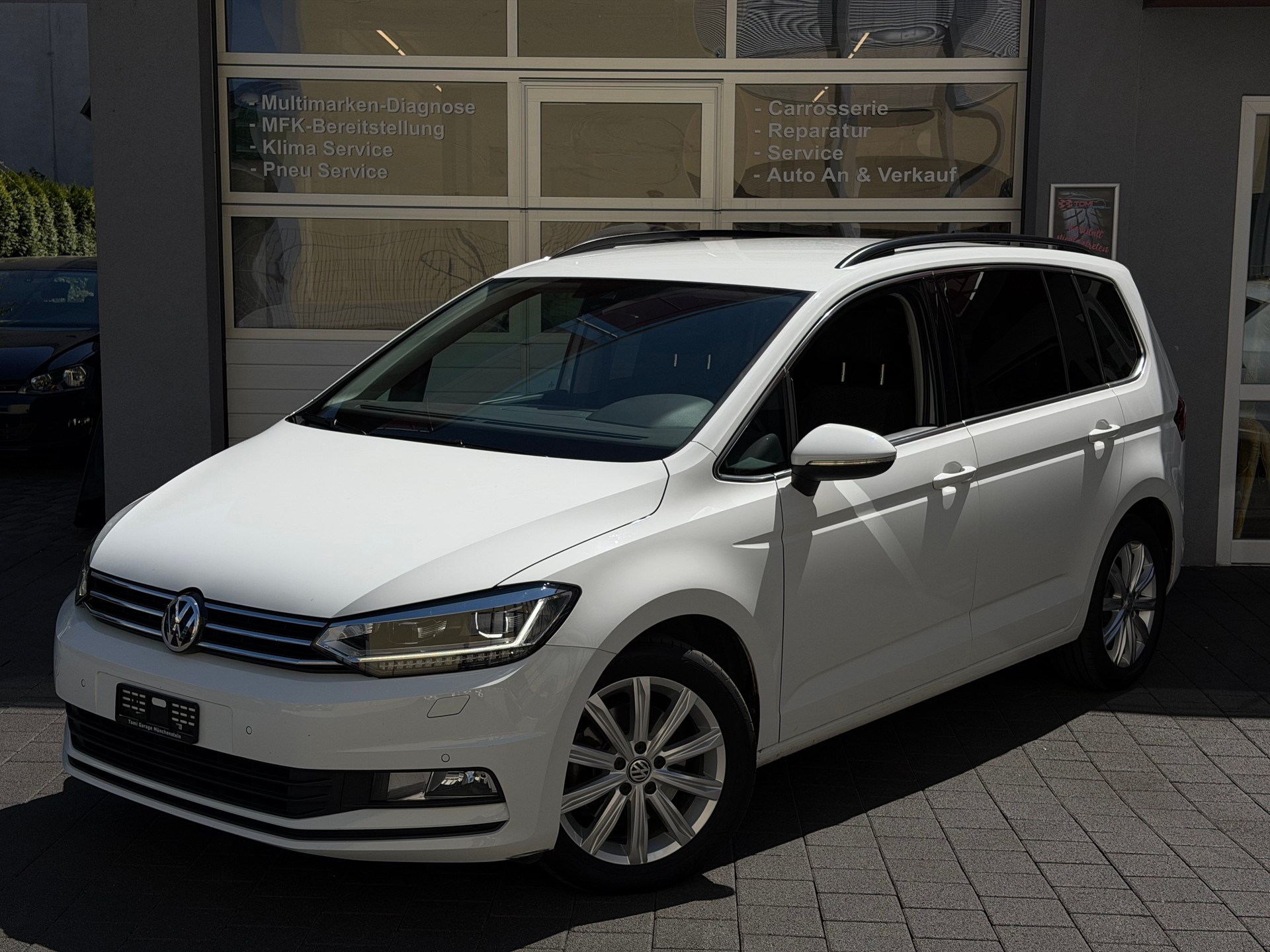 VW Touran 2.0 TDI BlueMotion Technology Comfortline*Ab MFK&Service*Rückfahrkamera*7-Sitzplatz*8-Fach Aluräder*Garantie*-image-0