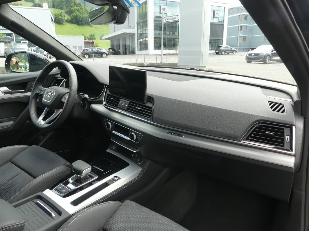 AUDI Q5 50 TFSI e PHEV S line quattro S-tronic-image-8