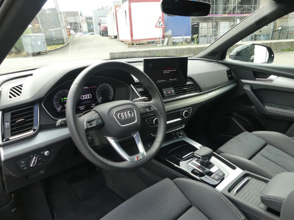 AUDI Q5 50 TFSI e PHEV S line quattro S-tronic-image-6