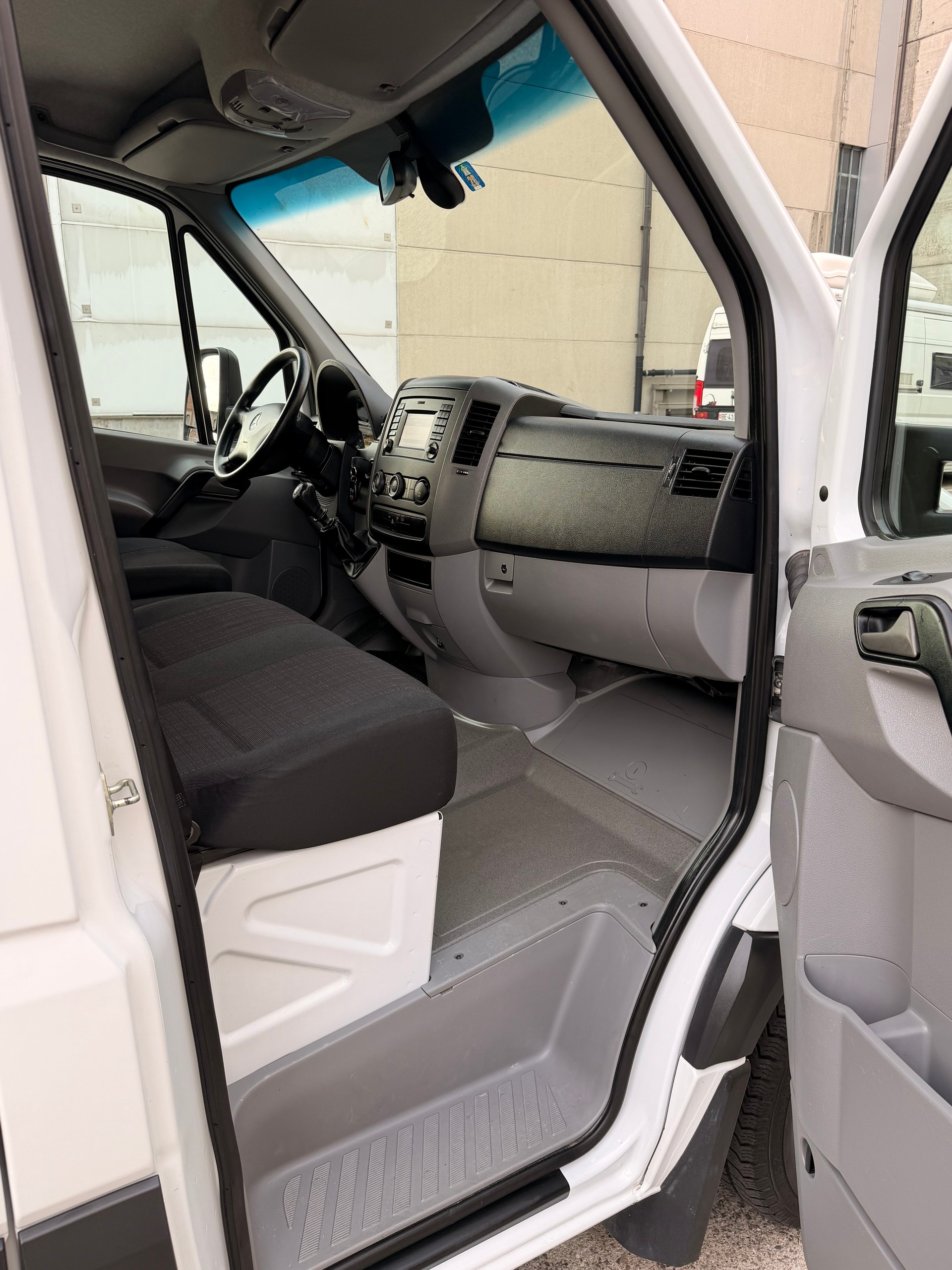 MERCEDES-BENZ Sprinter 319 V6 BlueTec Lang AB MFK-image-9