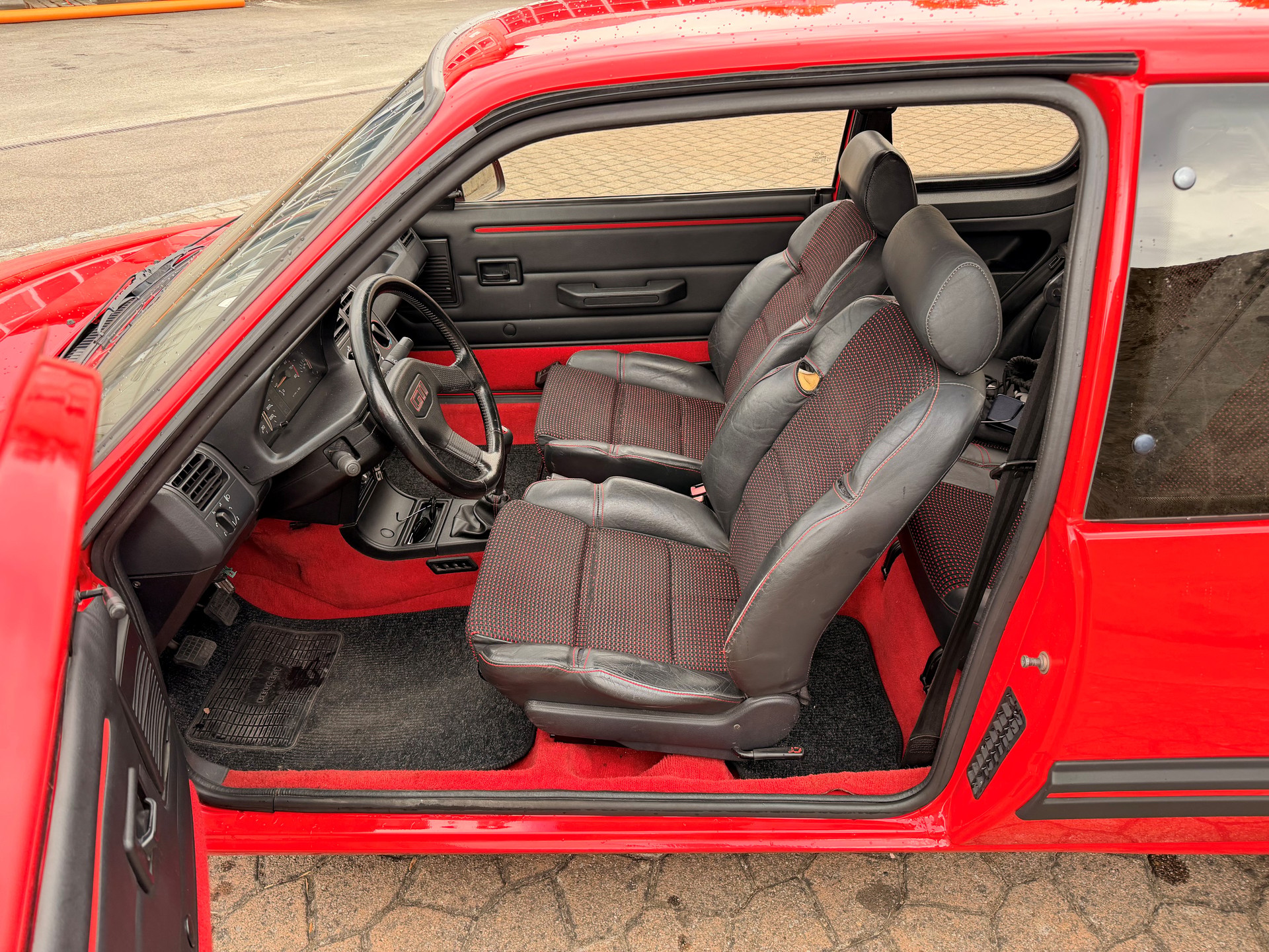 PEUGEOT 205 1.9 GTi-image-4
