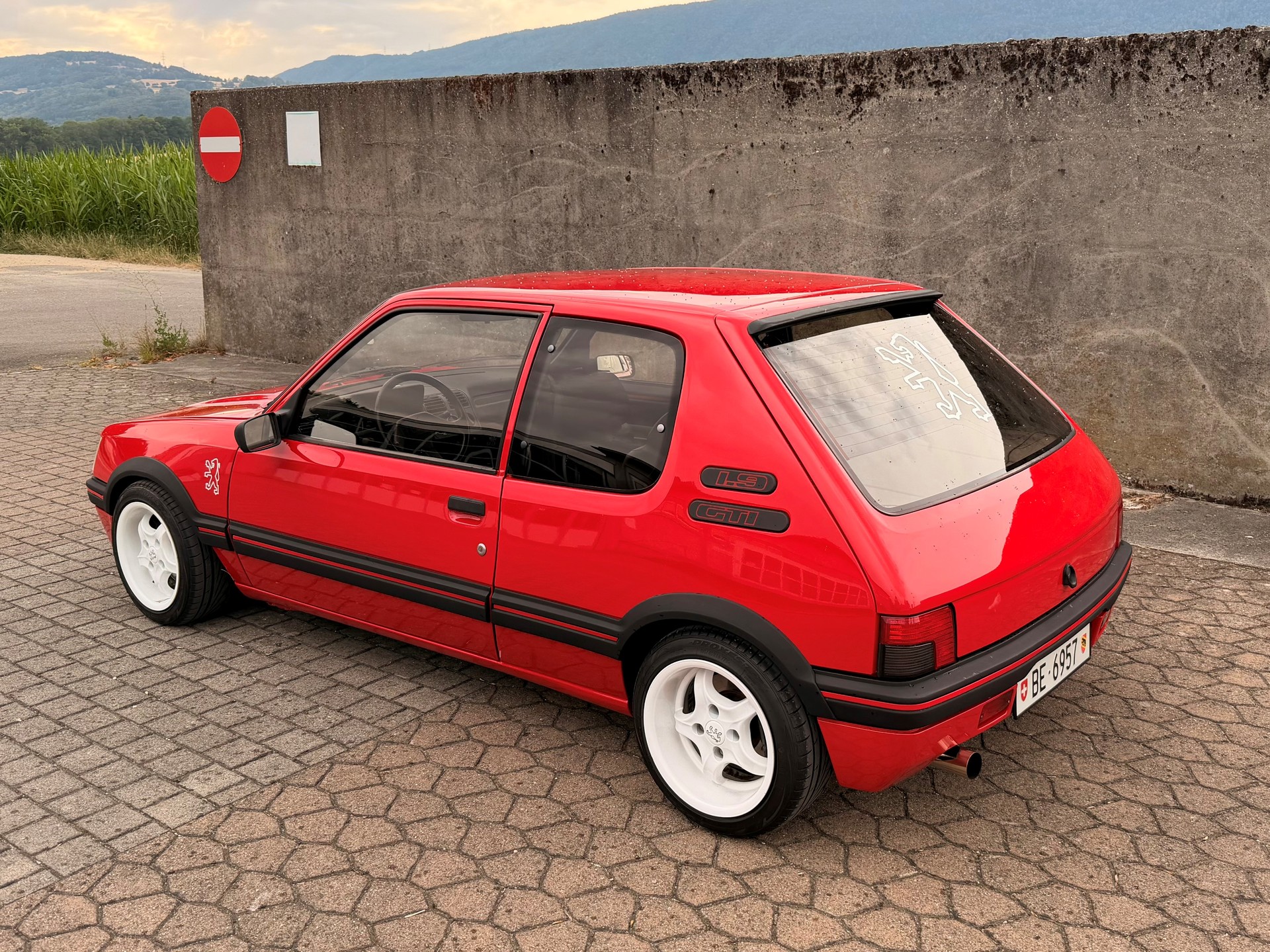 PEUGEOT 205 1.9 GTi-image-2