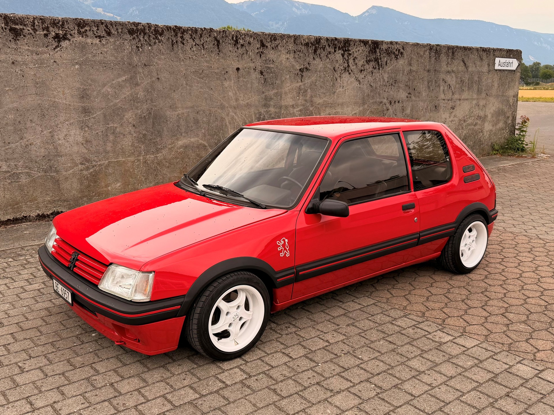 PEUGEOT 205 1.9 GTi-image-1
