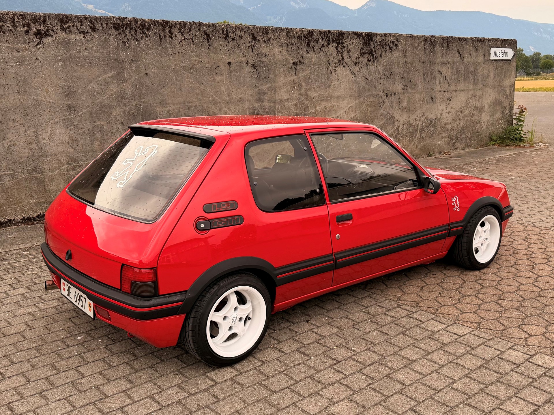 PEUGEOT 205 1.9 GTi-image-3