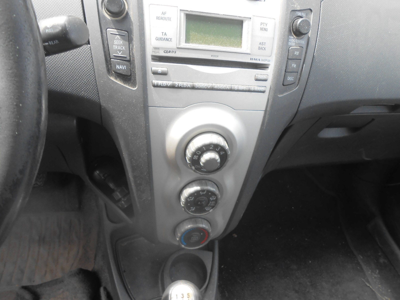 TOYOTA Yaris 1.4 D-4D Linea Sol-image-11