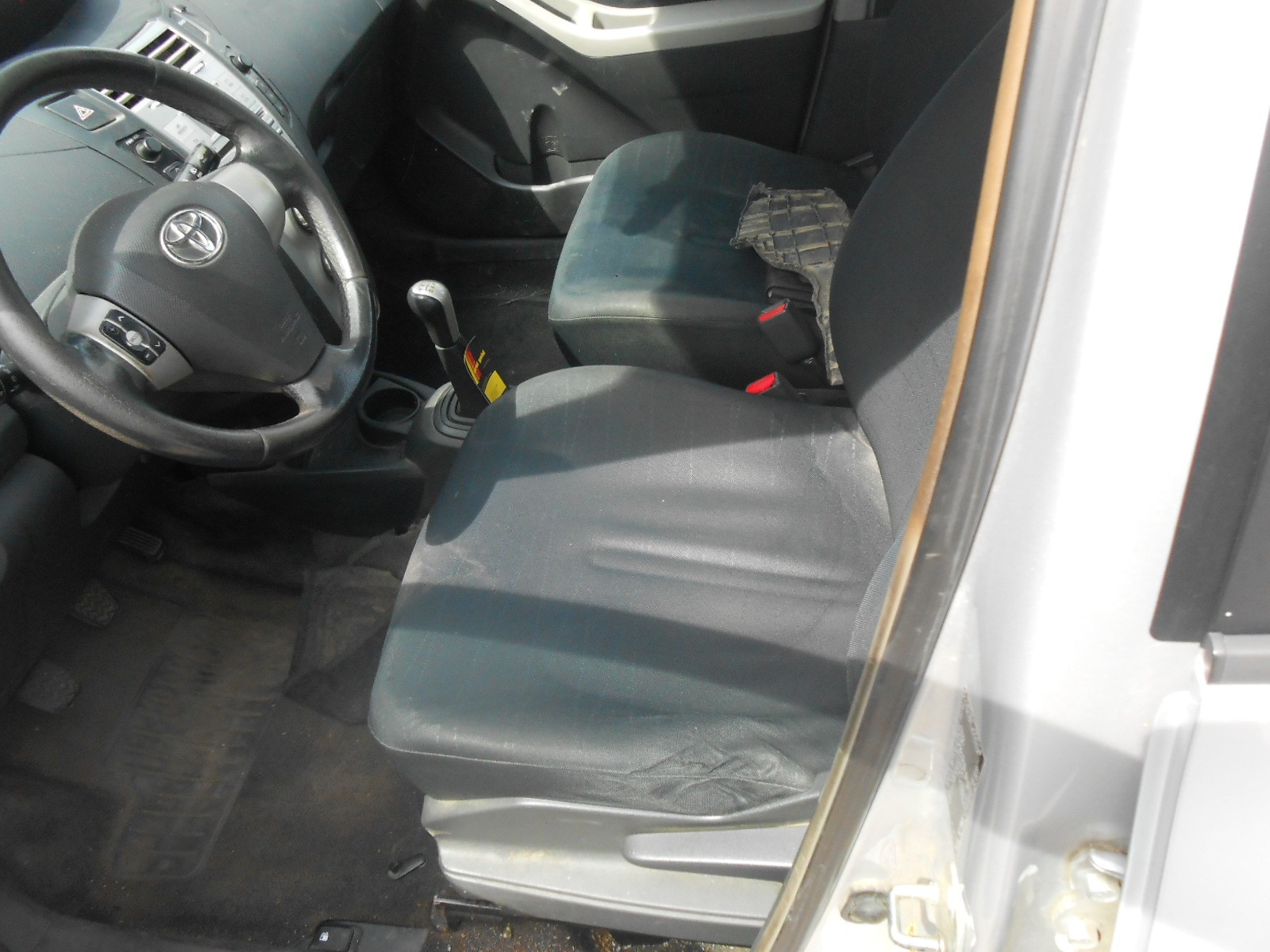TOYOTA Yaris 1.4 D-4D Linea Sol-image-9