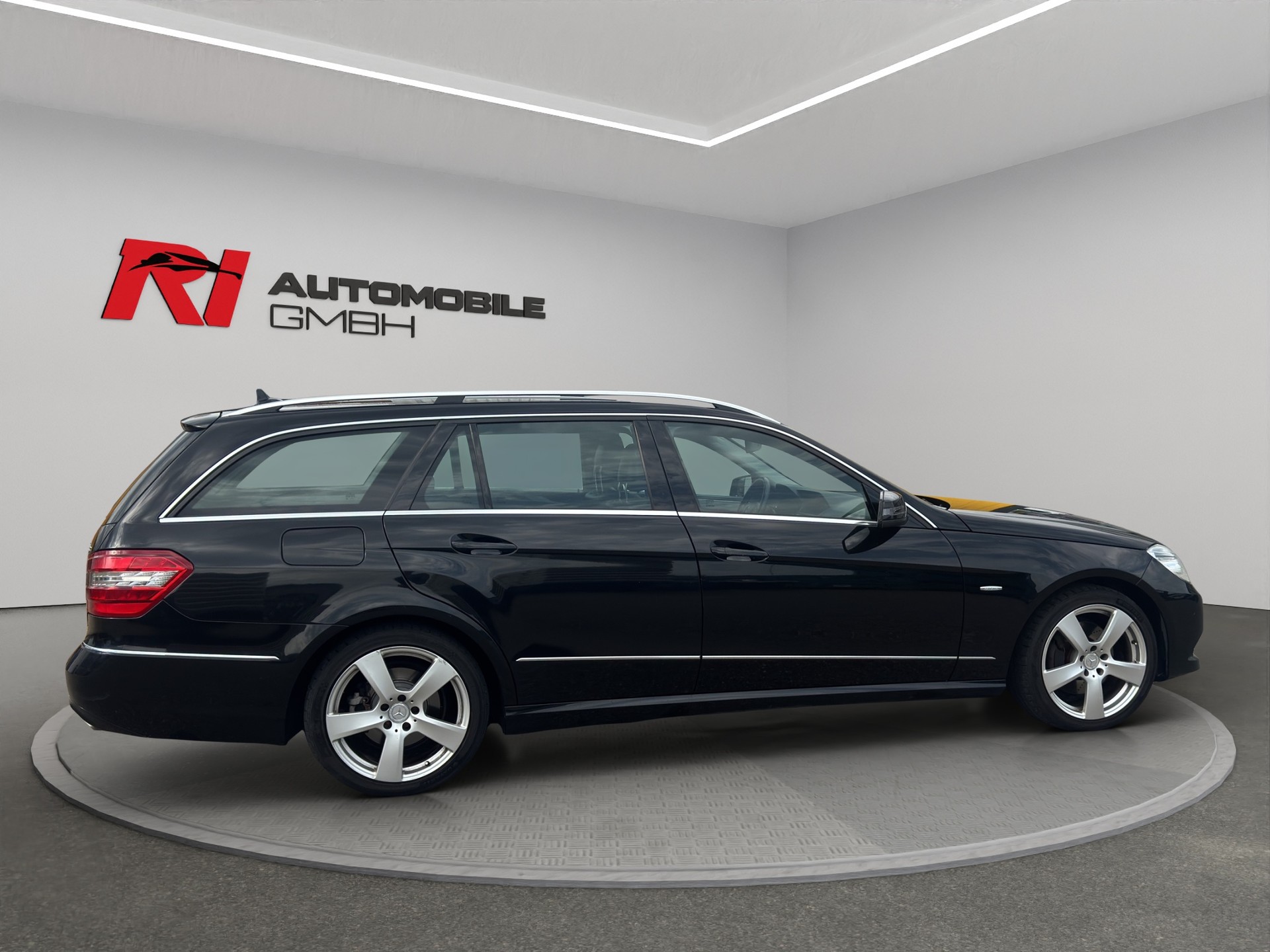 MERCEDES-BENZ E 250 CDI BlueEff. Avantgarde 4Matic 7G-Tronic-image-7