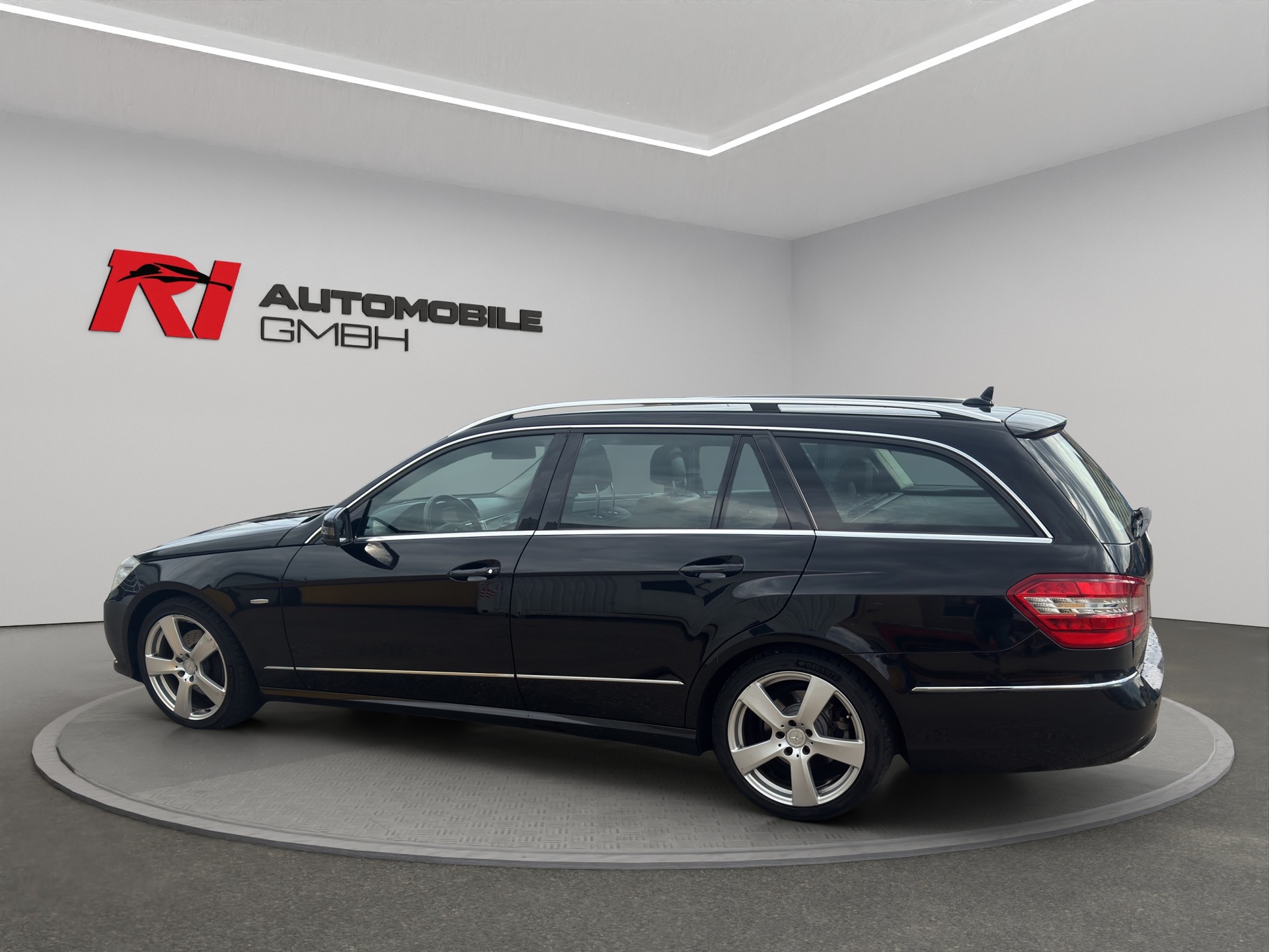 MERCEDES-BENZ E 250 CDI BlueEff. Avantgarde 4Matic 7G-Tronic-image-3