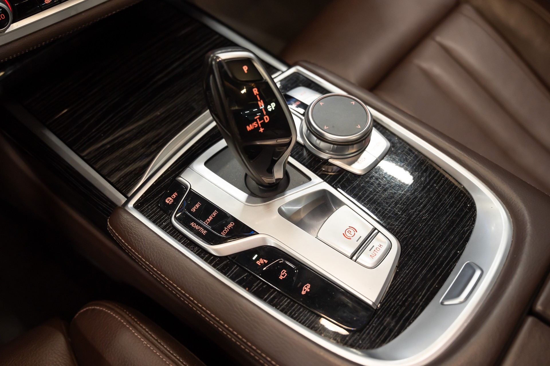 BMW 730d xDrive 48V M Sport Steptronic / Head-up Display / Schiebedach / Tempomat / Apple Carplay / Softclose / Ab Service uvm..-image-13