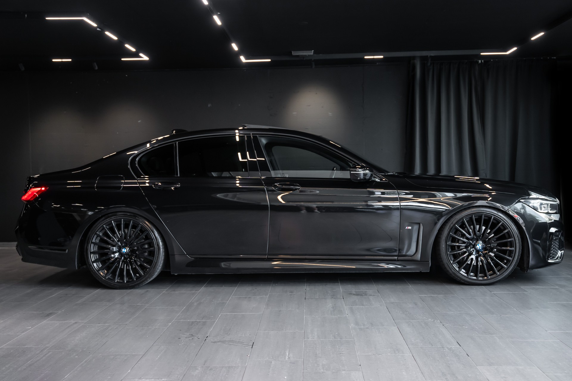 BMW 730d xDrive 48V M Sport Steptronic / Head-up Display / Schiebedach / Tempomat / Apple Carplay / Softclose / Ab Service uvm..-image-2
