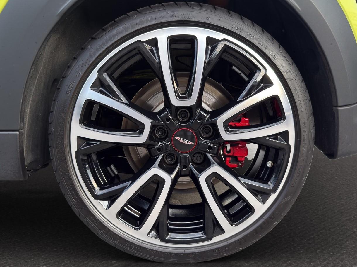 MINI Cabrio F57 John Cooper Works-image-9