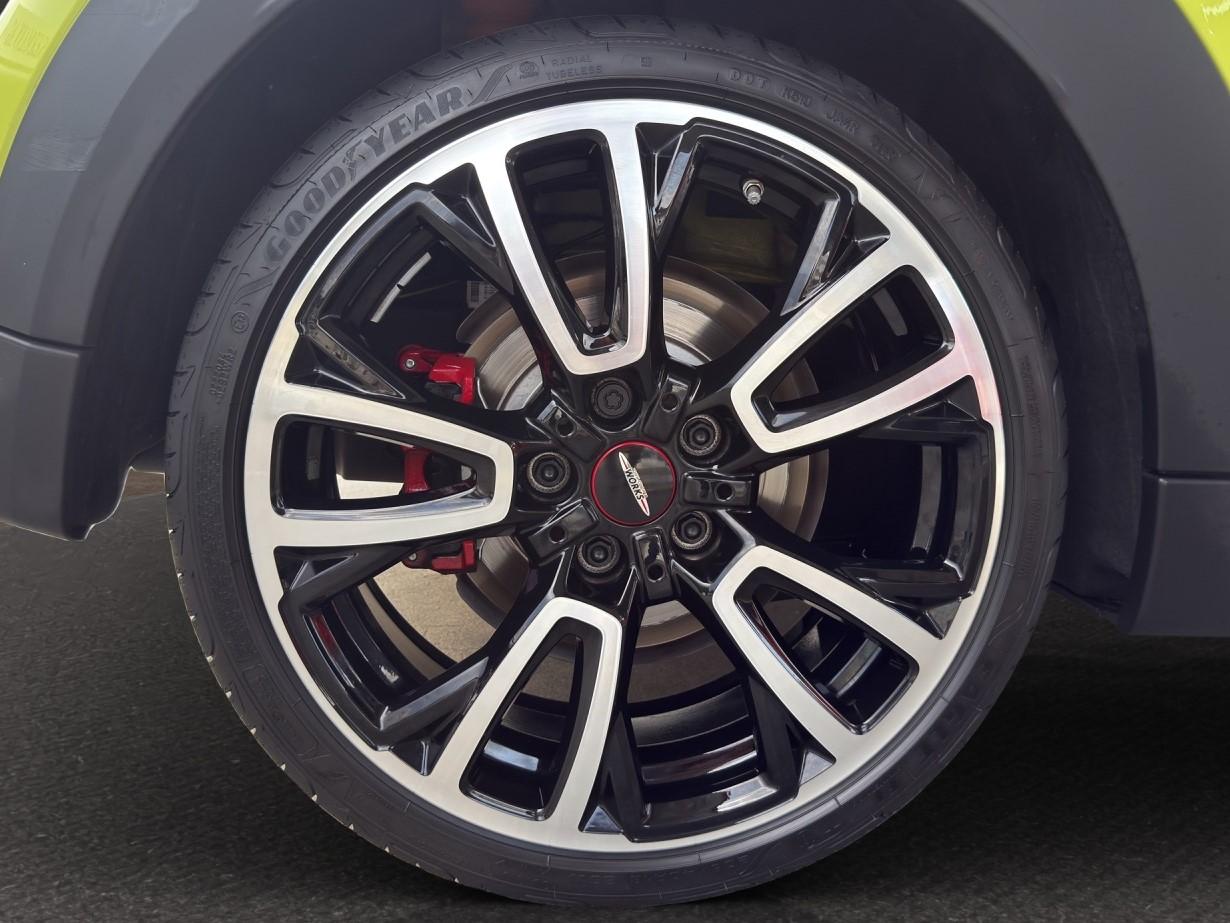 MINI Cabrio F57 John Cooper Works-image-10