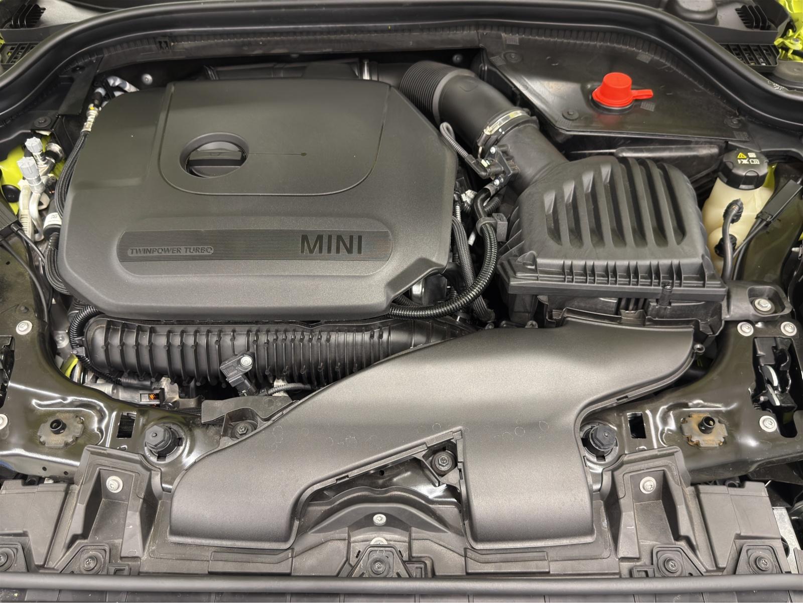 MINI Cabrio F57 John Cooper Works-image-23