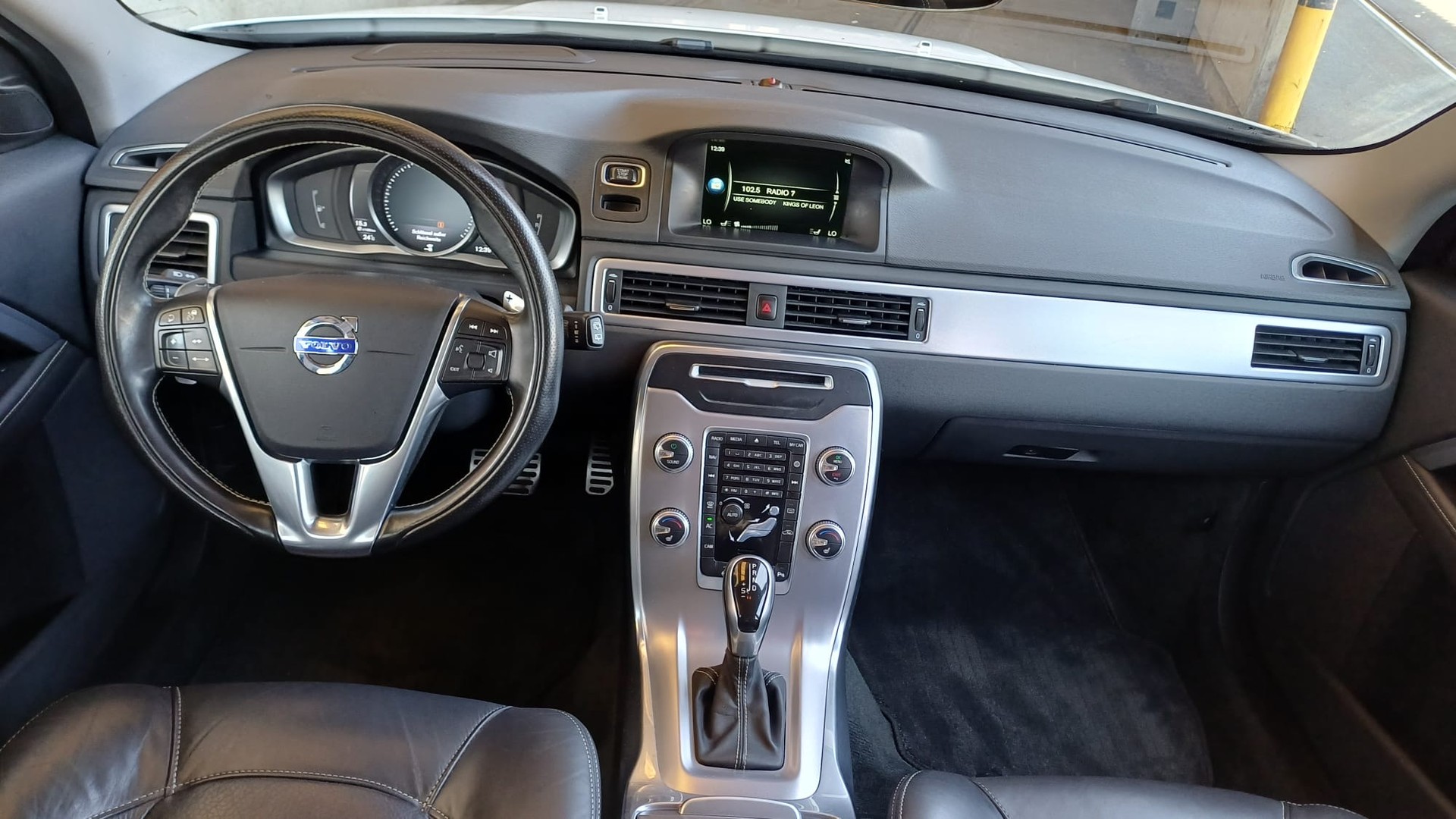 VOLVO V70 D4 AWD Momentum Classic Edition Geartronic-image-11