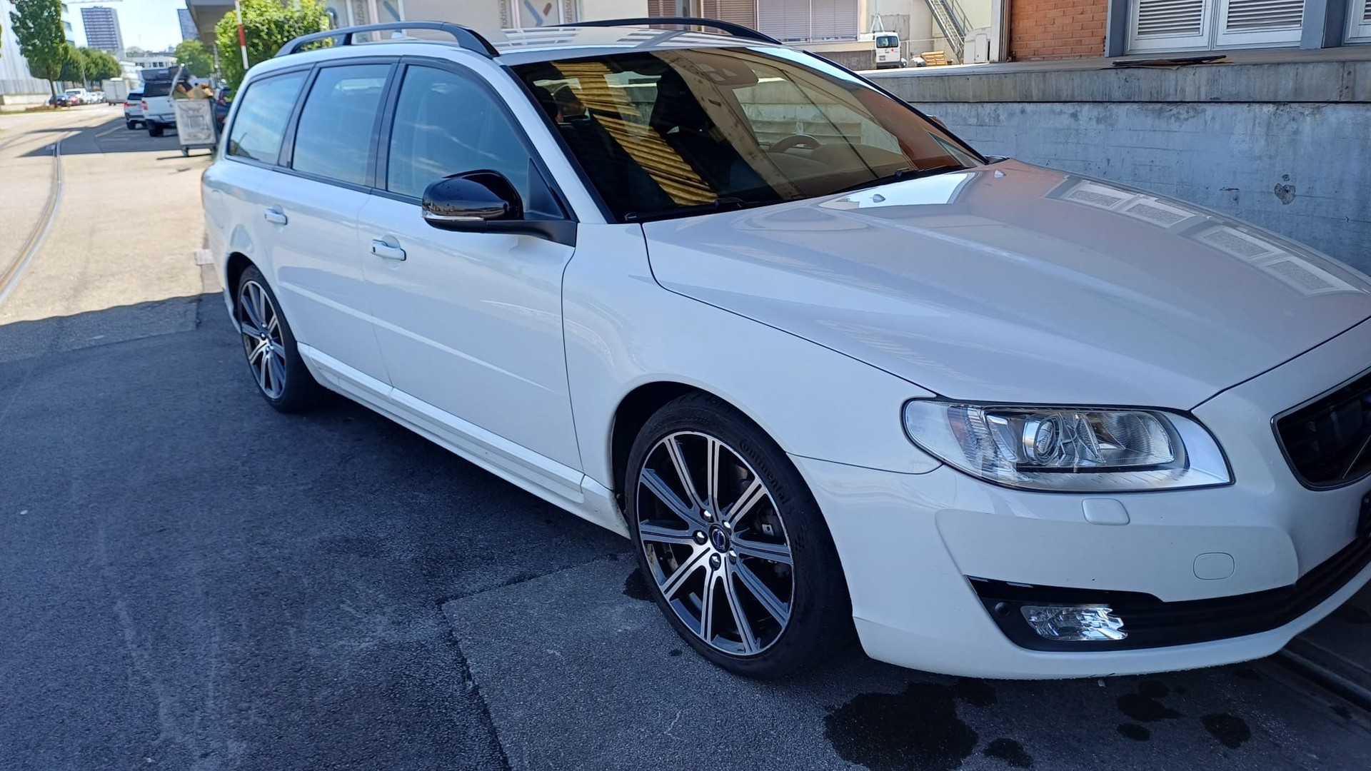 VOLVO V70 D4 AWD Momentum Classic Edition Geartronic-image-2