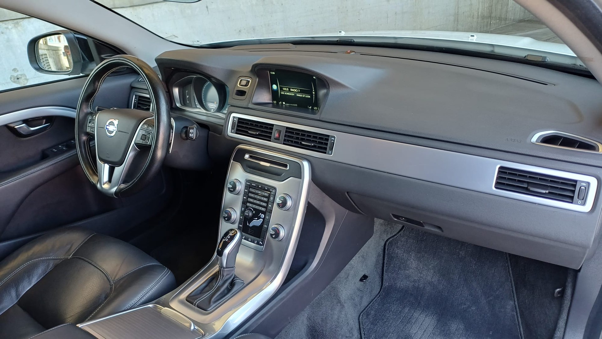 VOLVO V70 D4 AWD Momentum Classic Edition Geartronic-image-10
