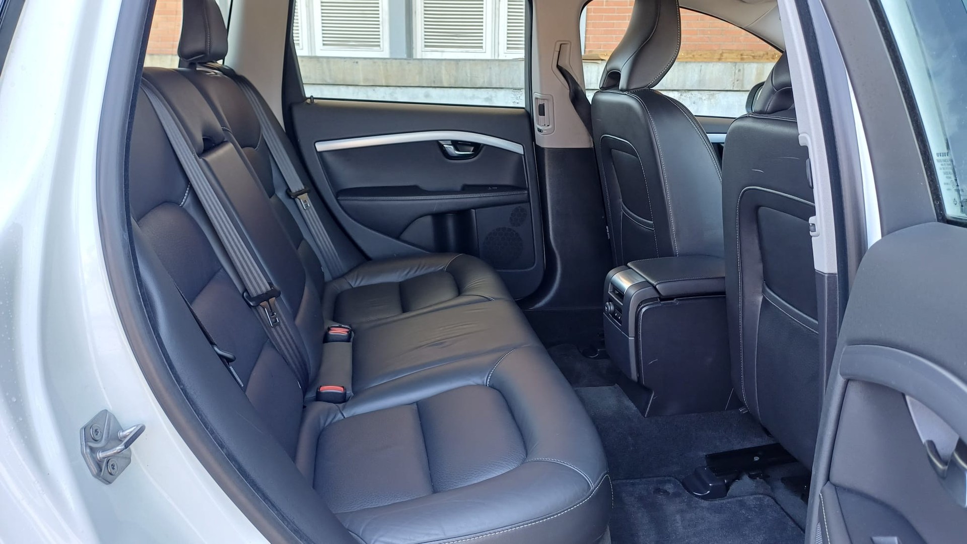 VOLVO V70 D4 AWD Momentum Classic Edition Geartronic-image-14
