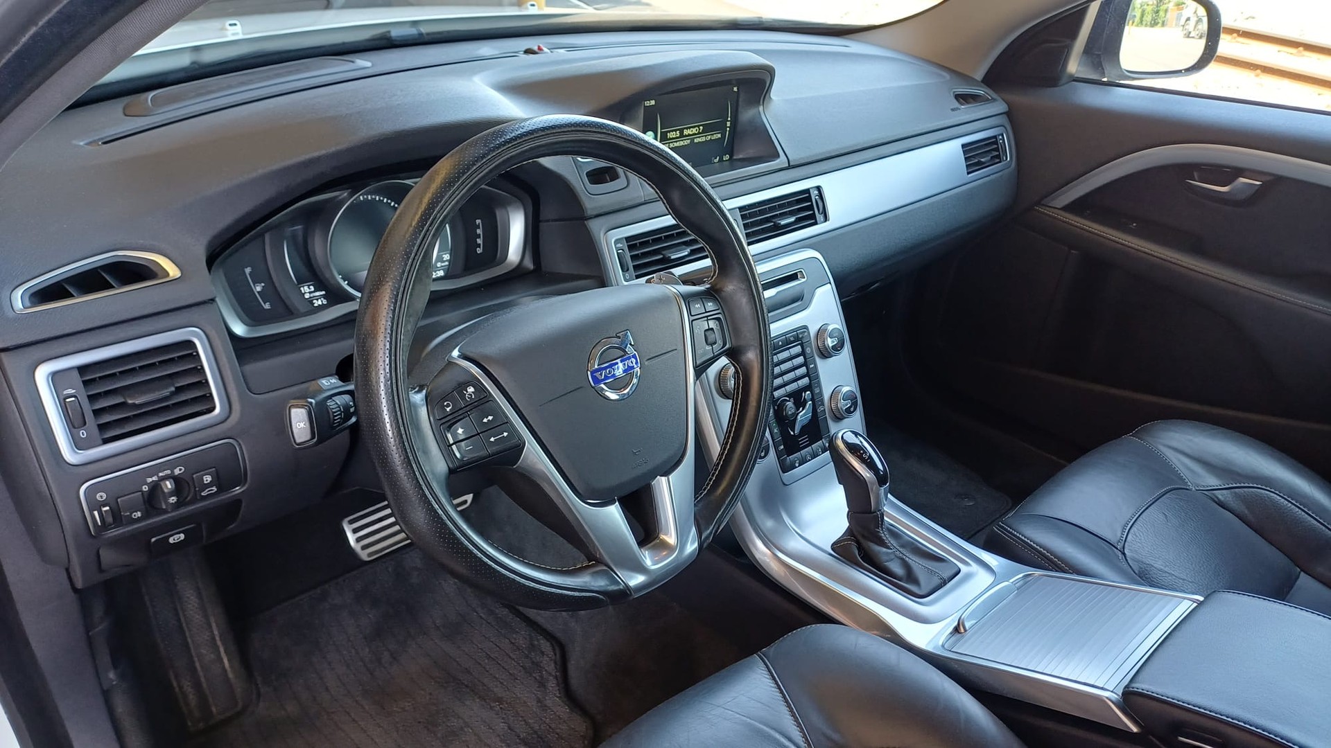 VOLVO V70 D4 AWD Momentum Classic Edition Geartronic-image-8
