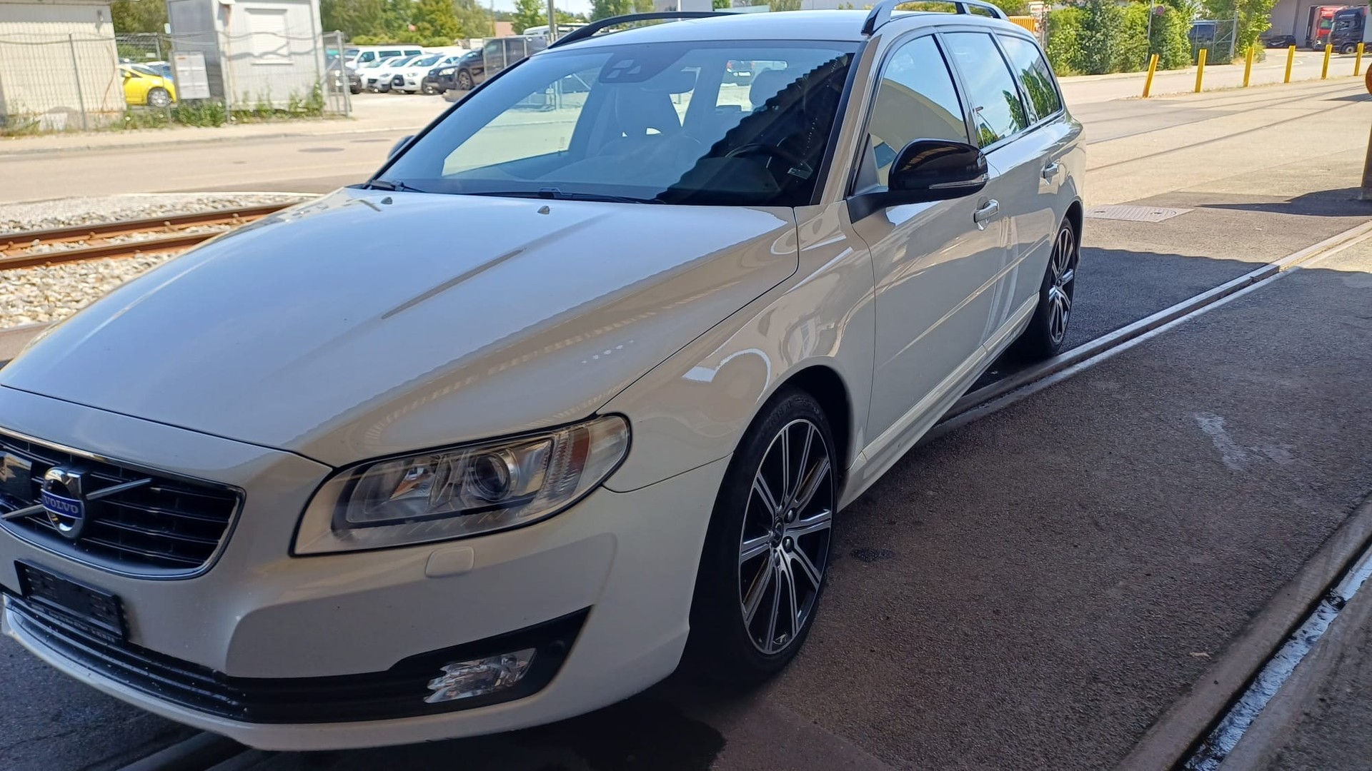 VOLVO V70 D4 AWD Momentum Classic Edition Geartronic-image-1