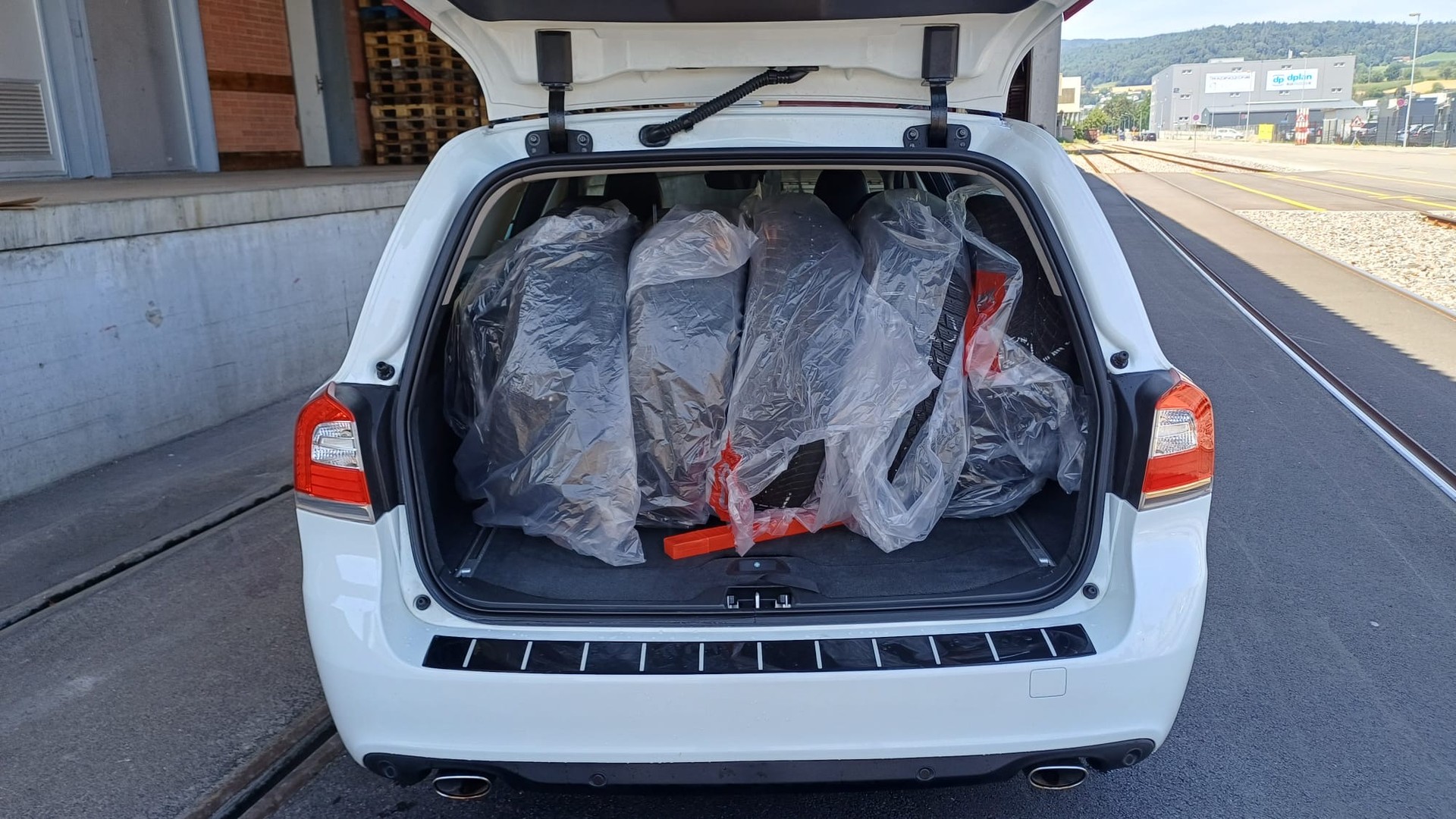 VOLVO V70 D4 AWD Momentum Classic Edition Geartronic-image-6