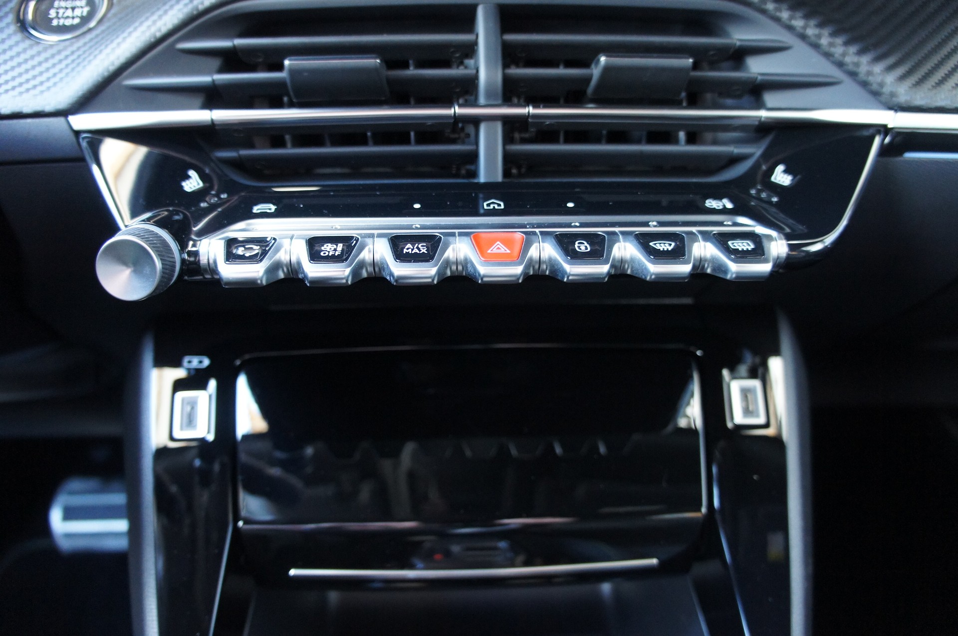 PEUGEOT 2008 1.2 145 MHEV GT-image-17