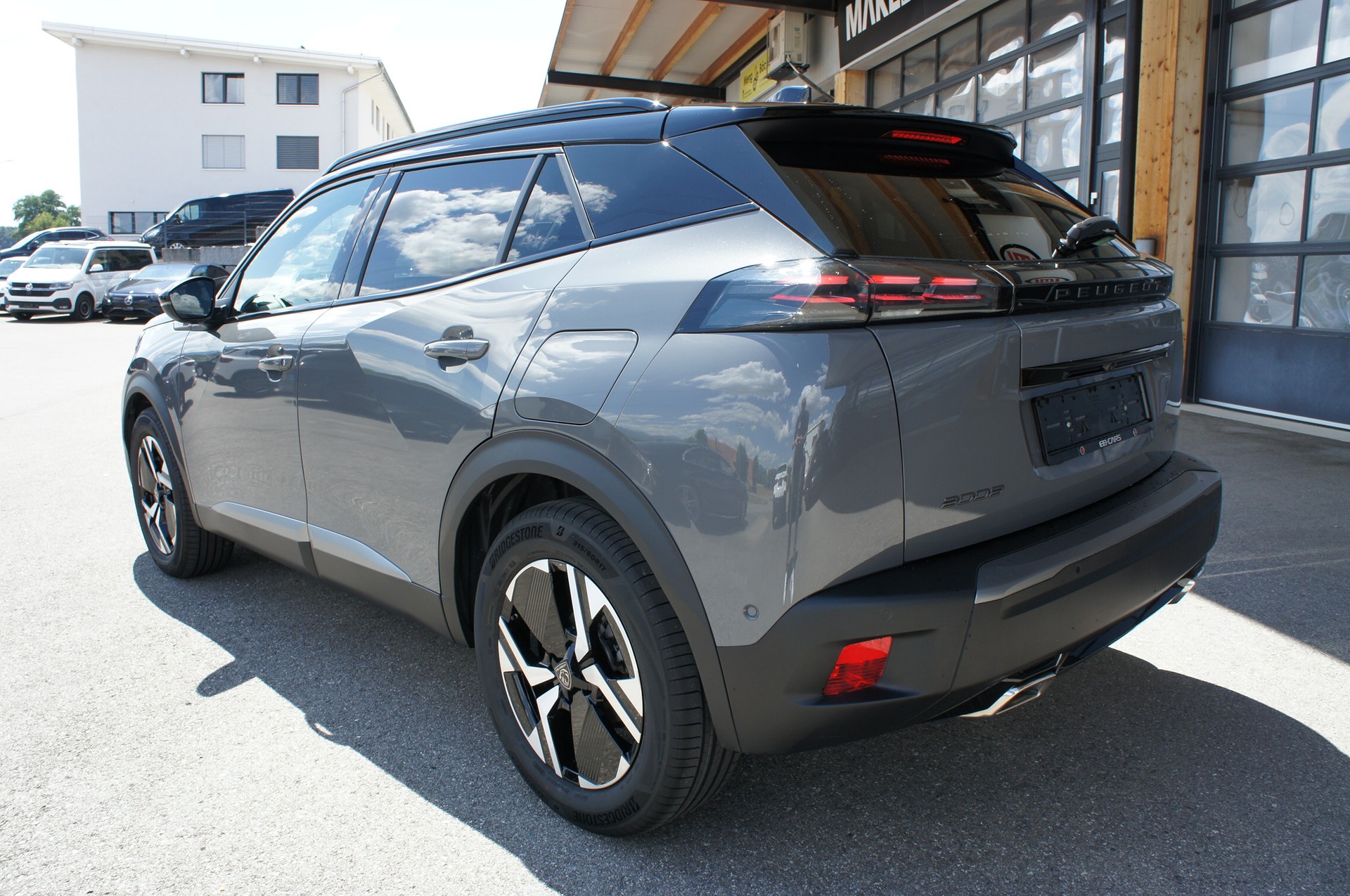 PEUGEOT 2008 1.2 145 MHEV GT-showroom-element-2