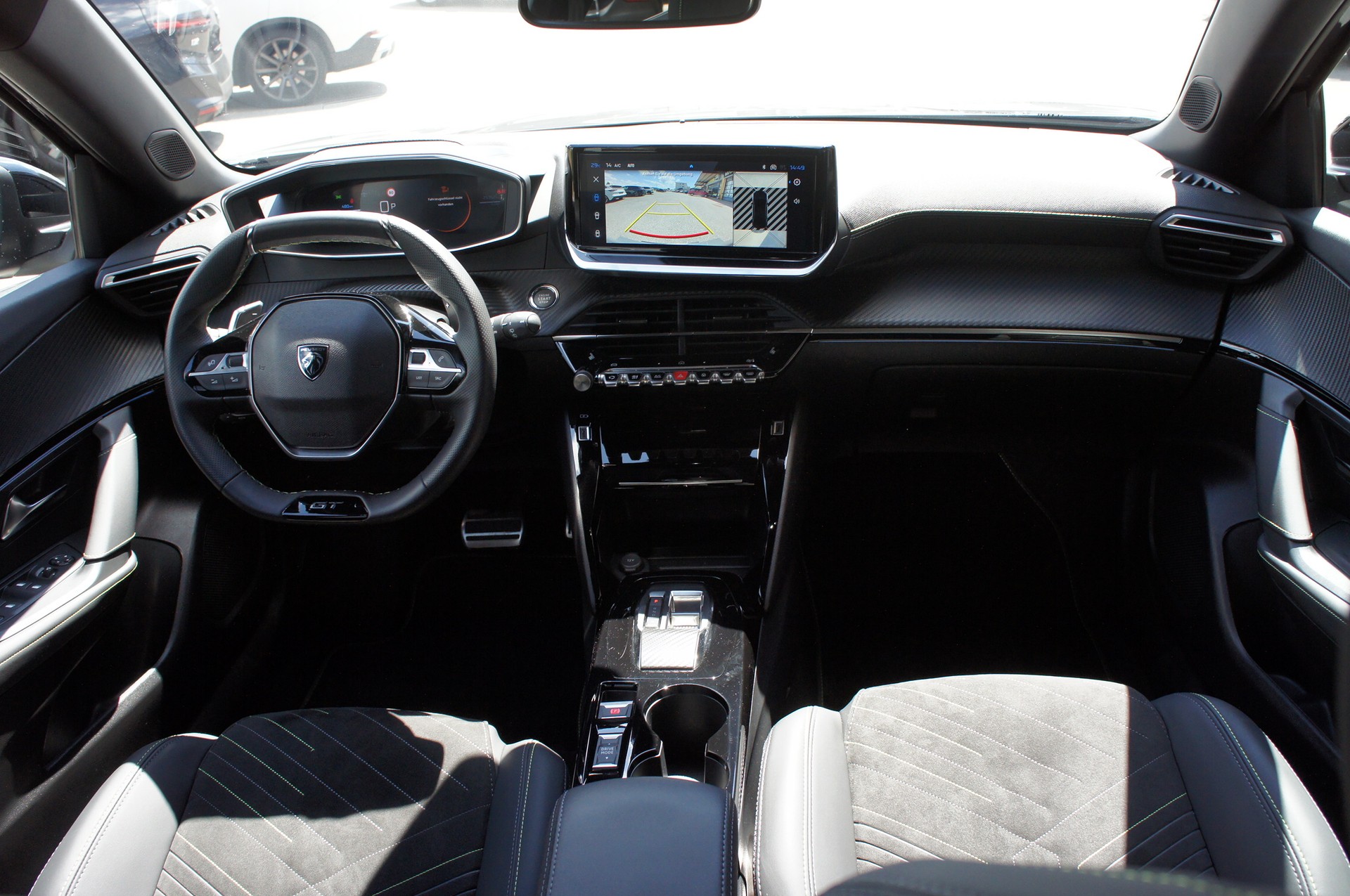 PEUGEOT 2008 1.2 145 MHEV GT-image-9