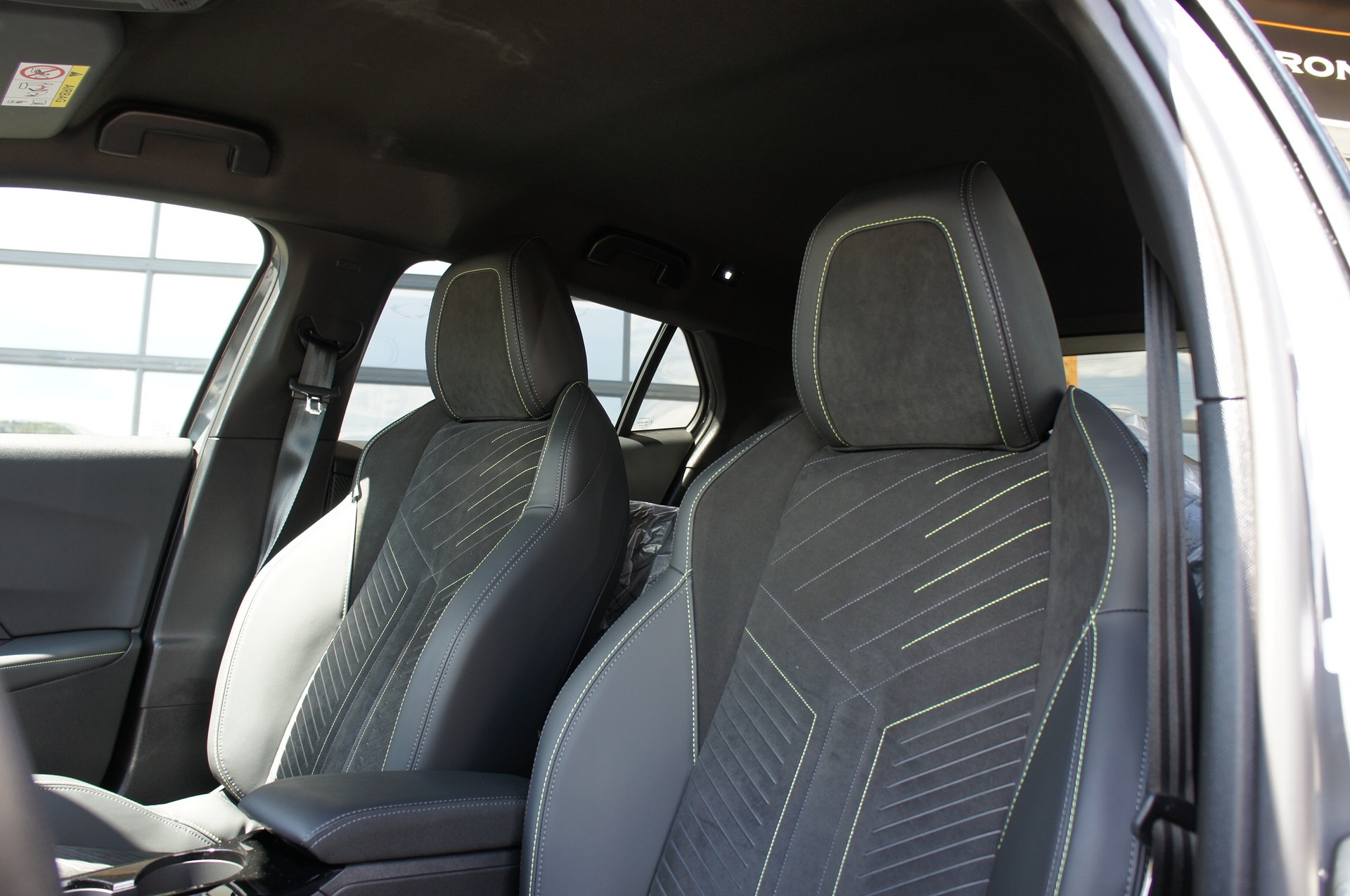 PEUGEOT 2008 1.2 145 MHEV GT-image-14