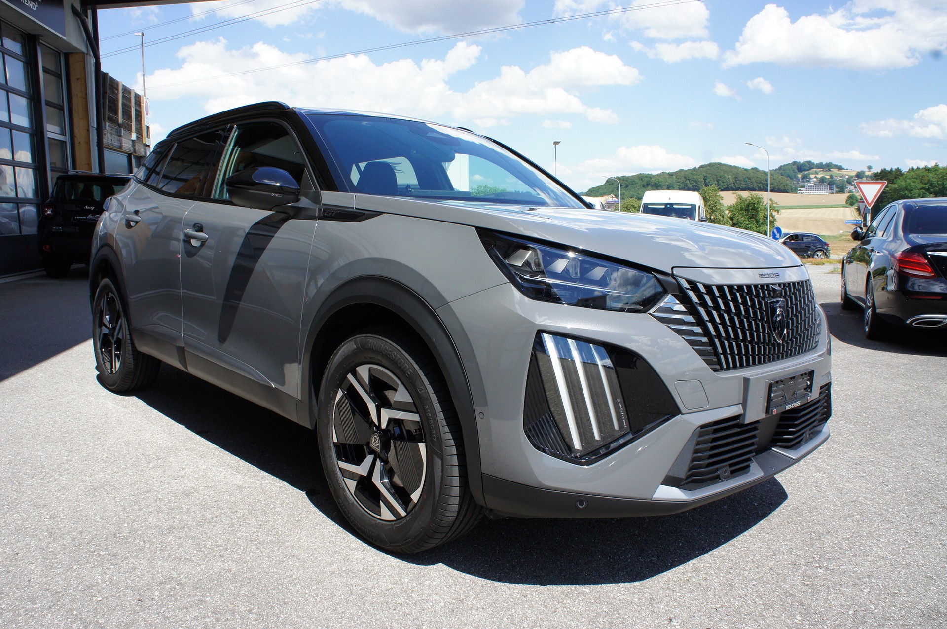 PEUGEOT 2008 1.2 145 MHEV GT-image-6