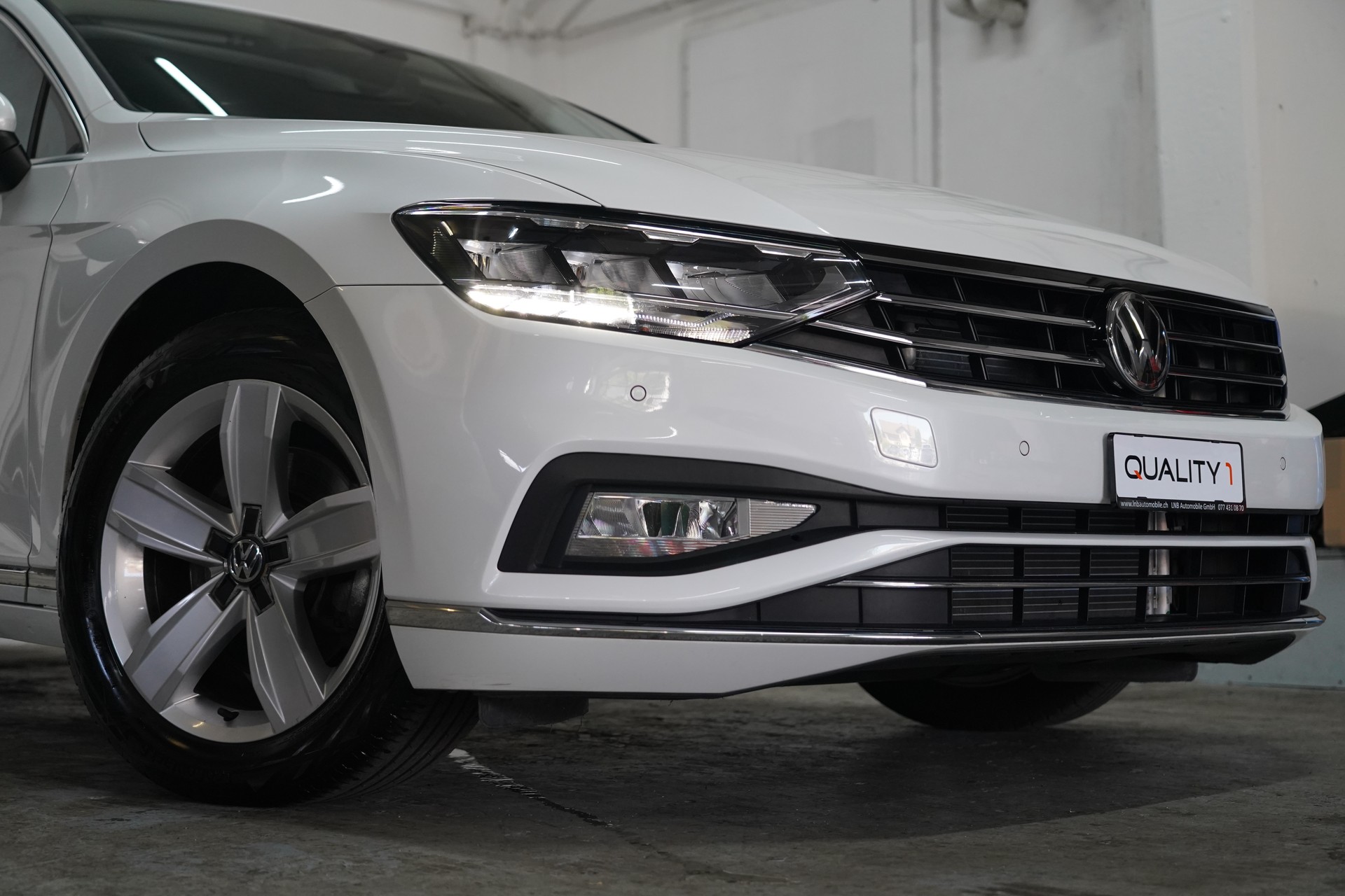 VW Passat 2.0 TDI BMT Business 4Motion DSG-showroom-element-1