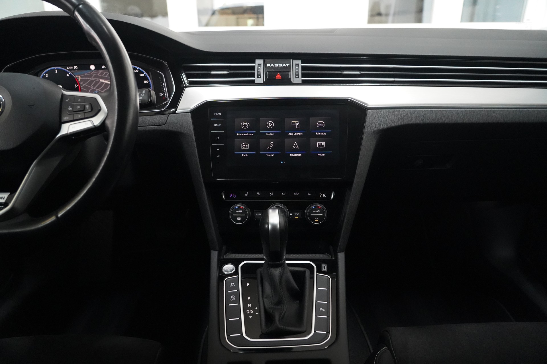 VW Passat 2.0 TDI BMT Business 4Motion DSG-image-15