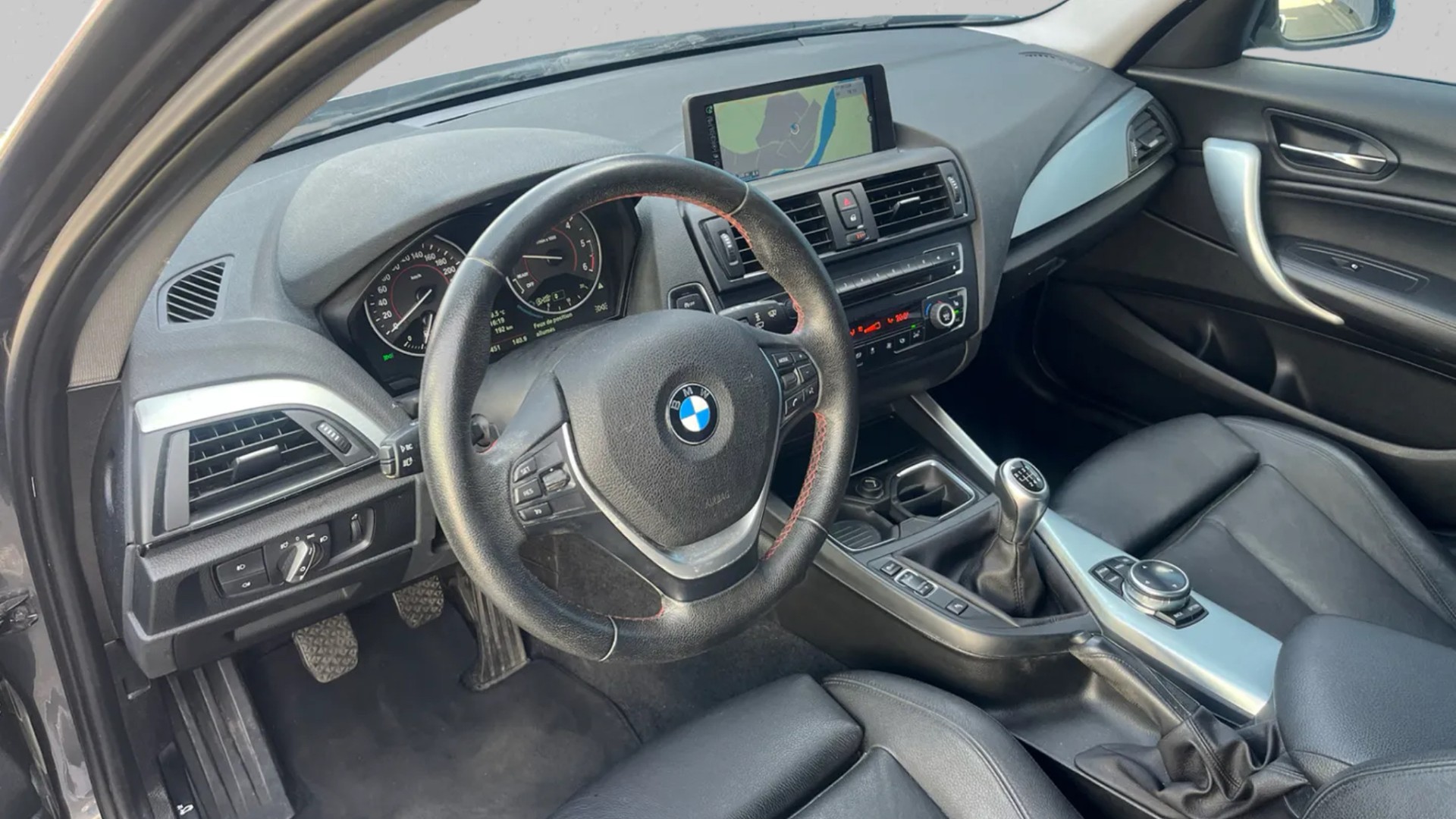 BMW 120d xDrive Sport Line-image-8