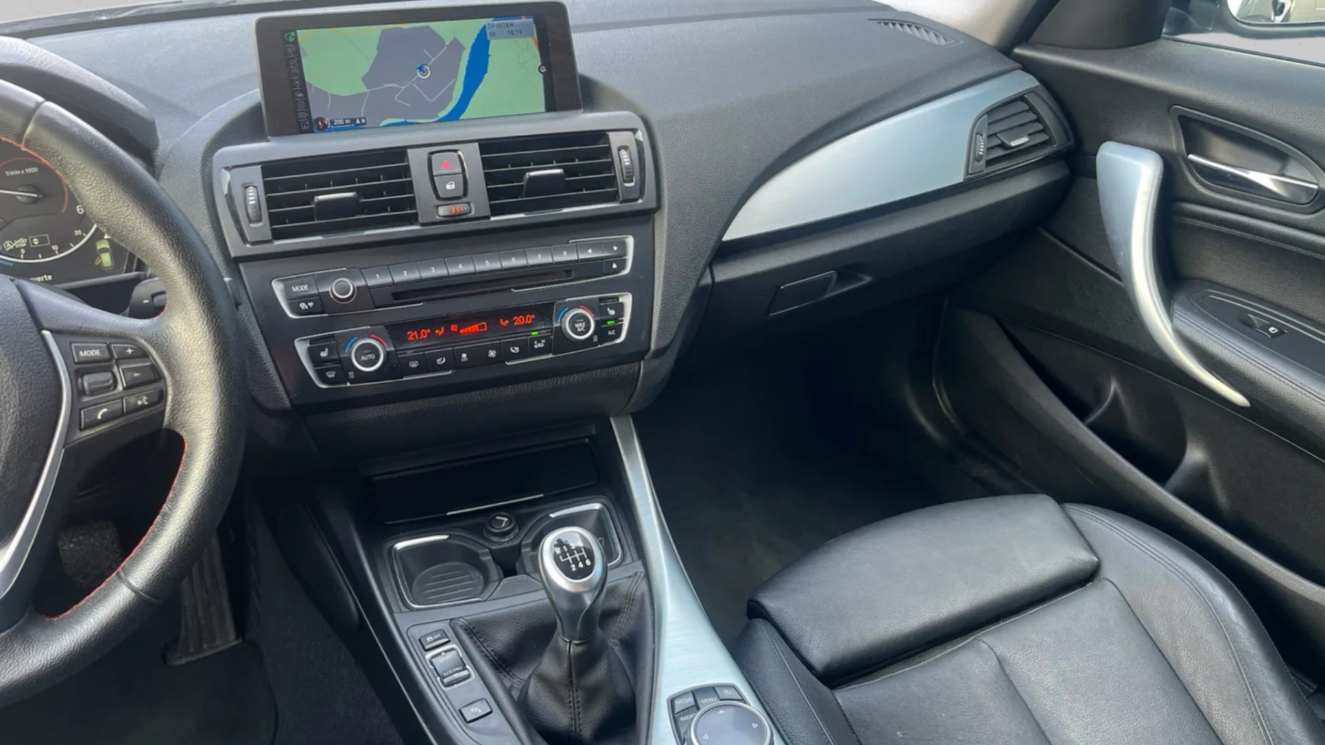 BMW 120d xDrive Sport Line-image-13