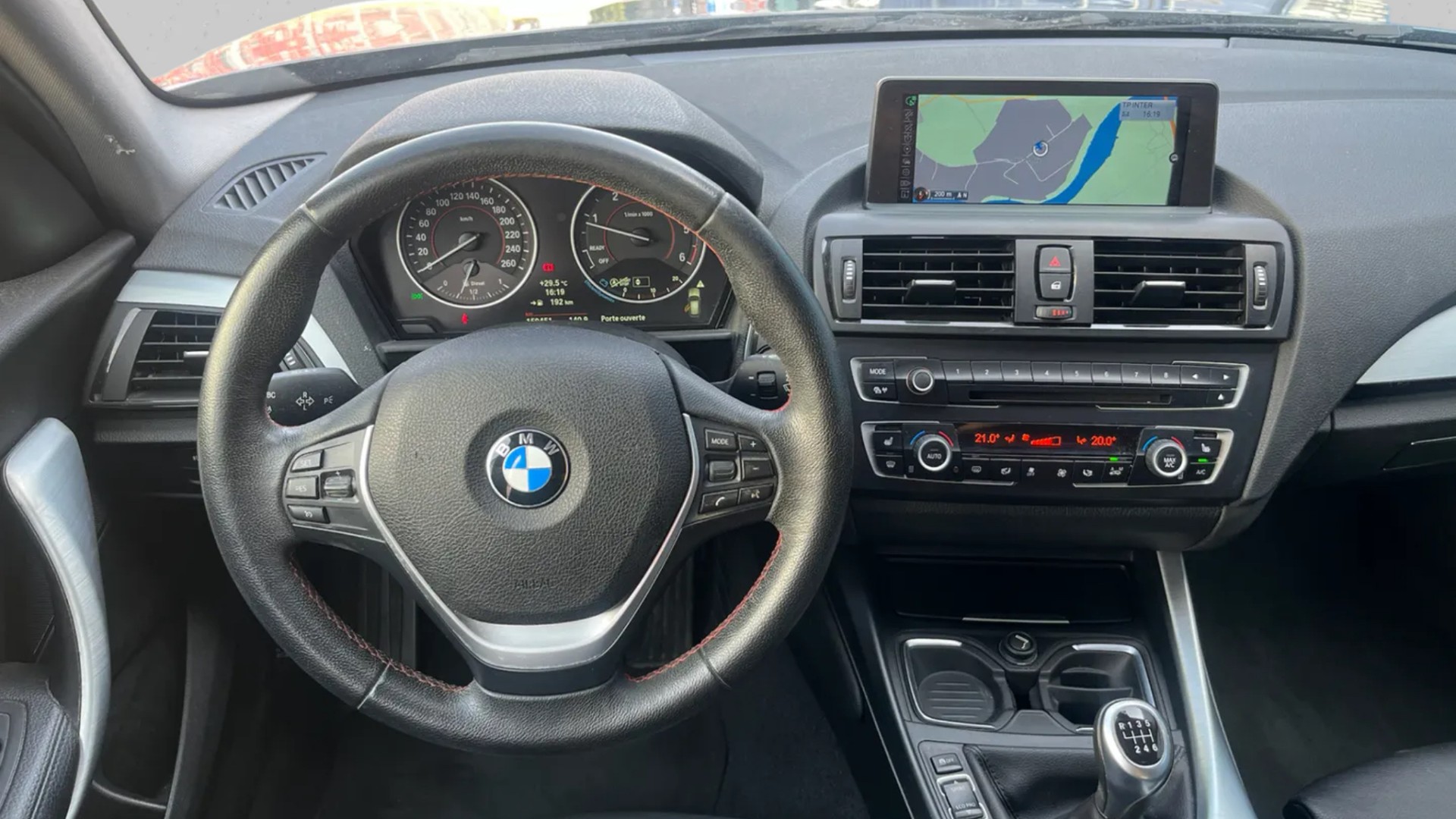BMW 120d xDrive Sport Line-image-9
