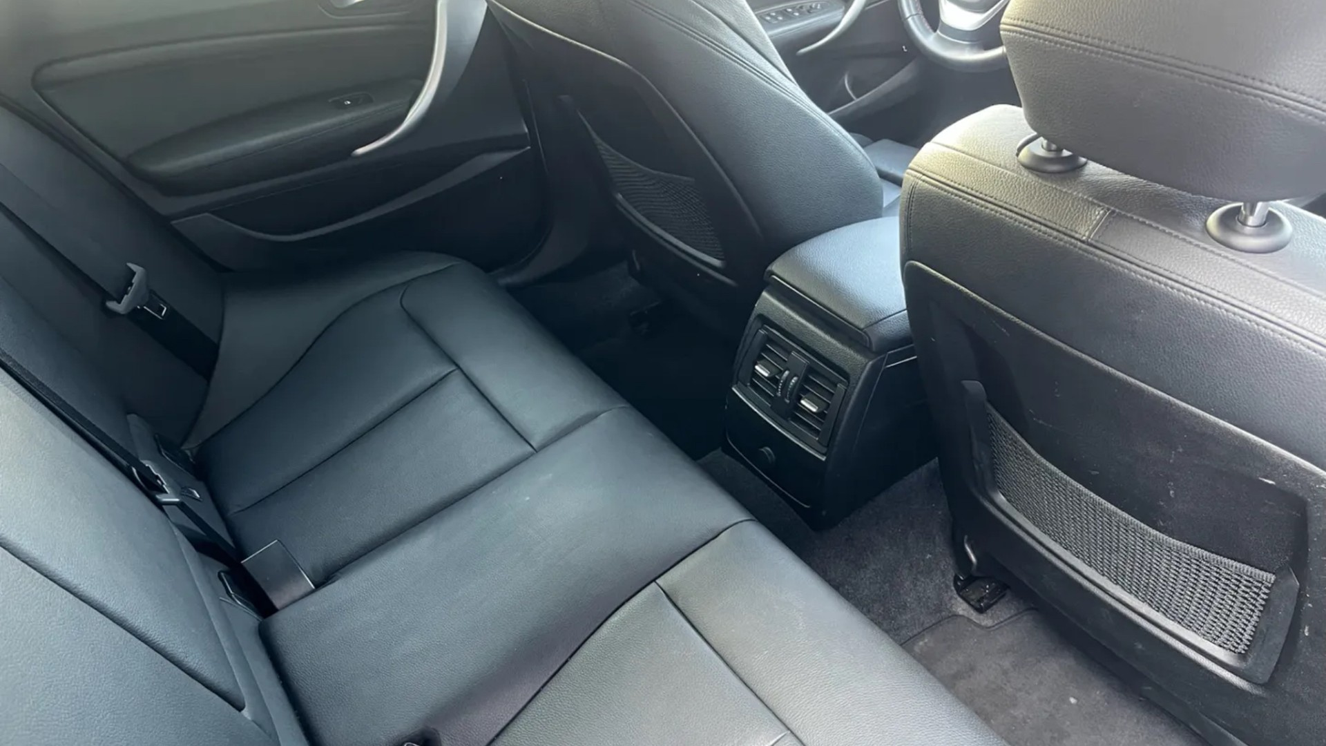 BMW 120d xDrive Sport Line-image-10