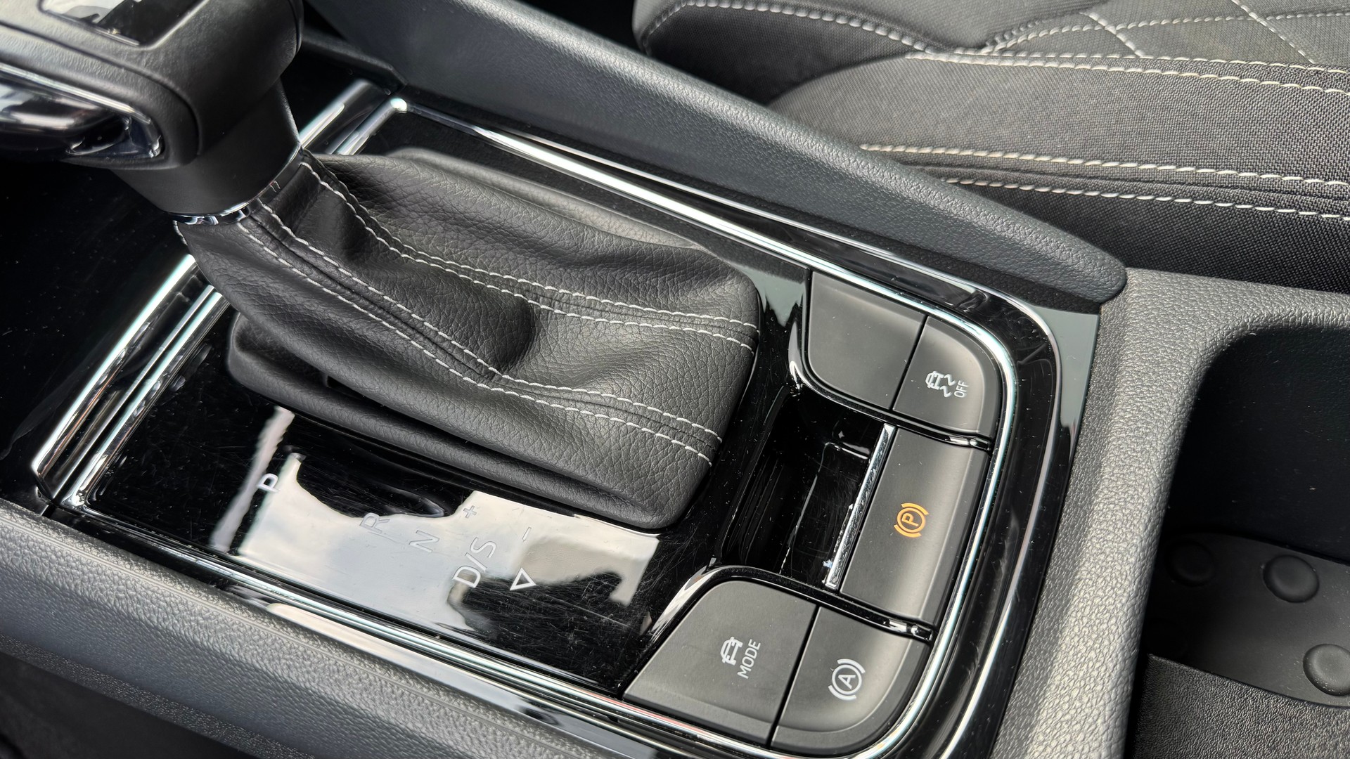 SKODA Karoq 1.5 TSI ACT SportLine DSG-image-19