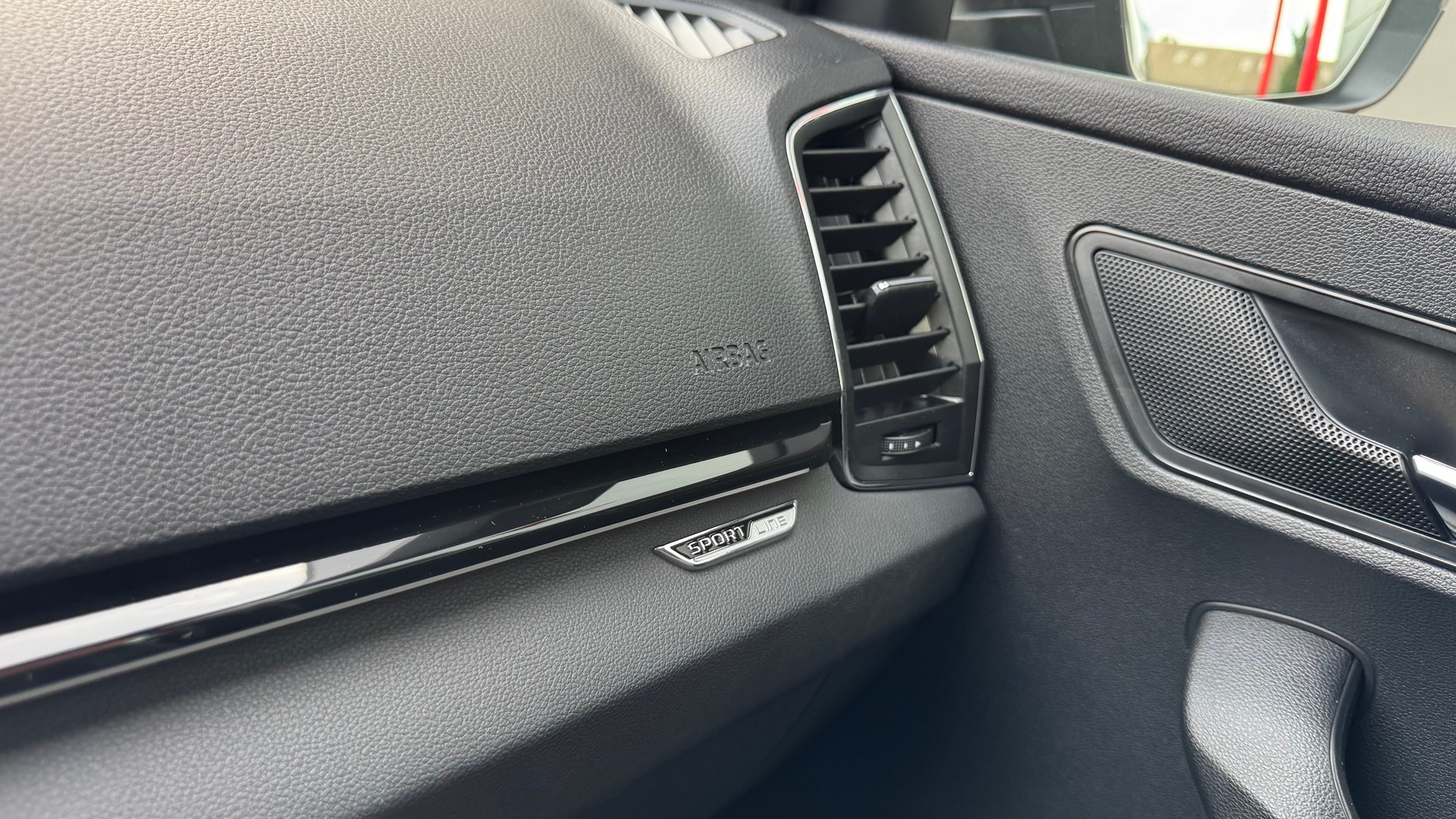 SKODA Karoq 1.5 TSI ACT SportLine DSG-image-15