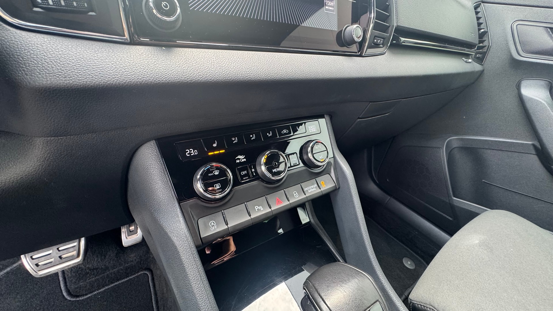 SKODA Karoq 1.5 TSI ACT SportLine DSG-image-25