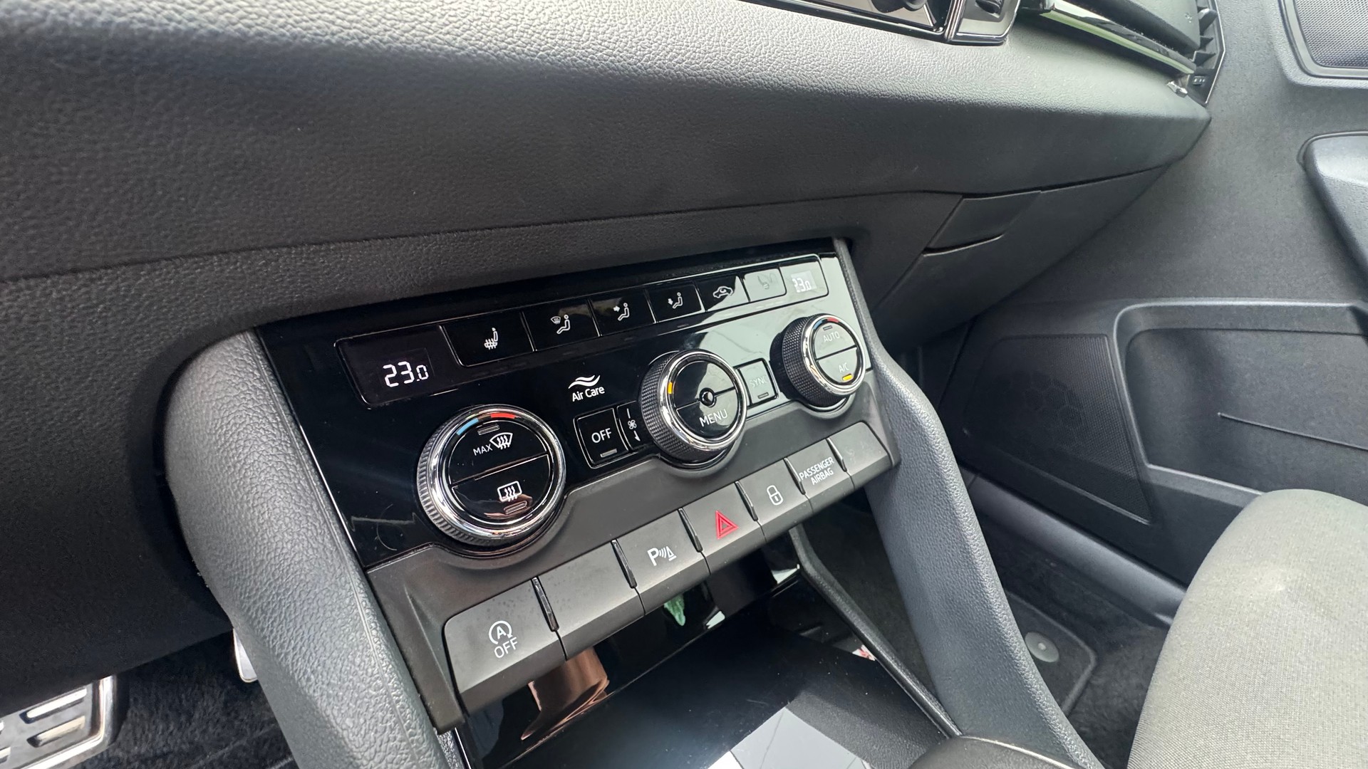 SKODA Karoq 1.5 TSI ACT SportLine DSG-image-26