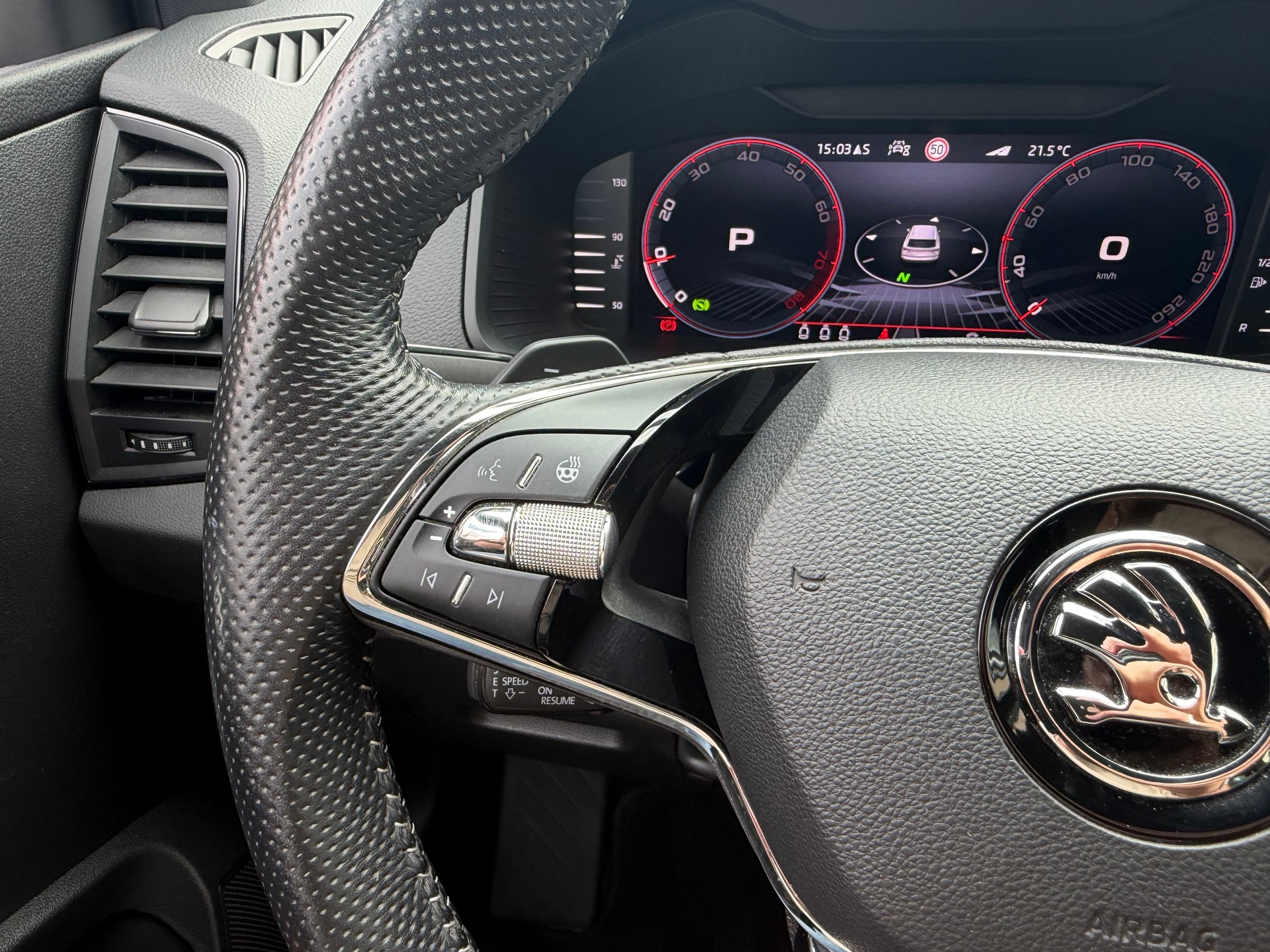 SKODA Karoq 1.5 TSI SportLine DSG-image-11
