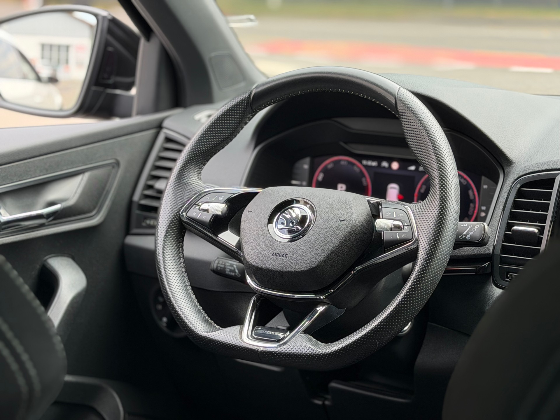 SKODA Karoq 1.5 TSI SportLine DSG-image-10