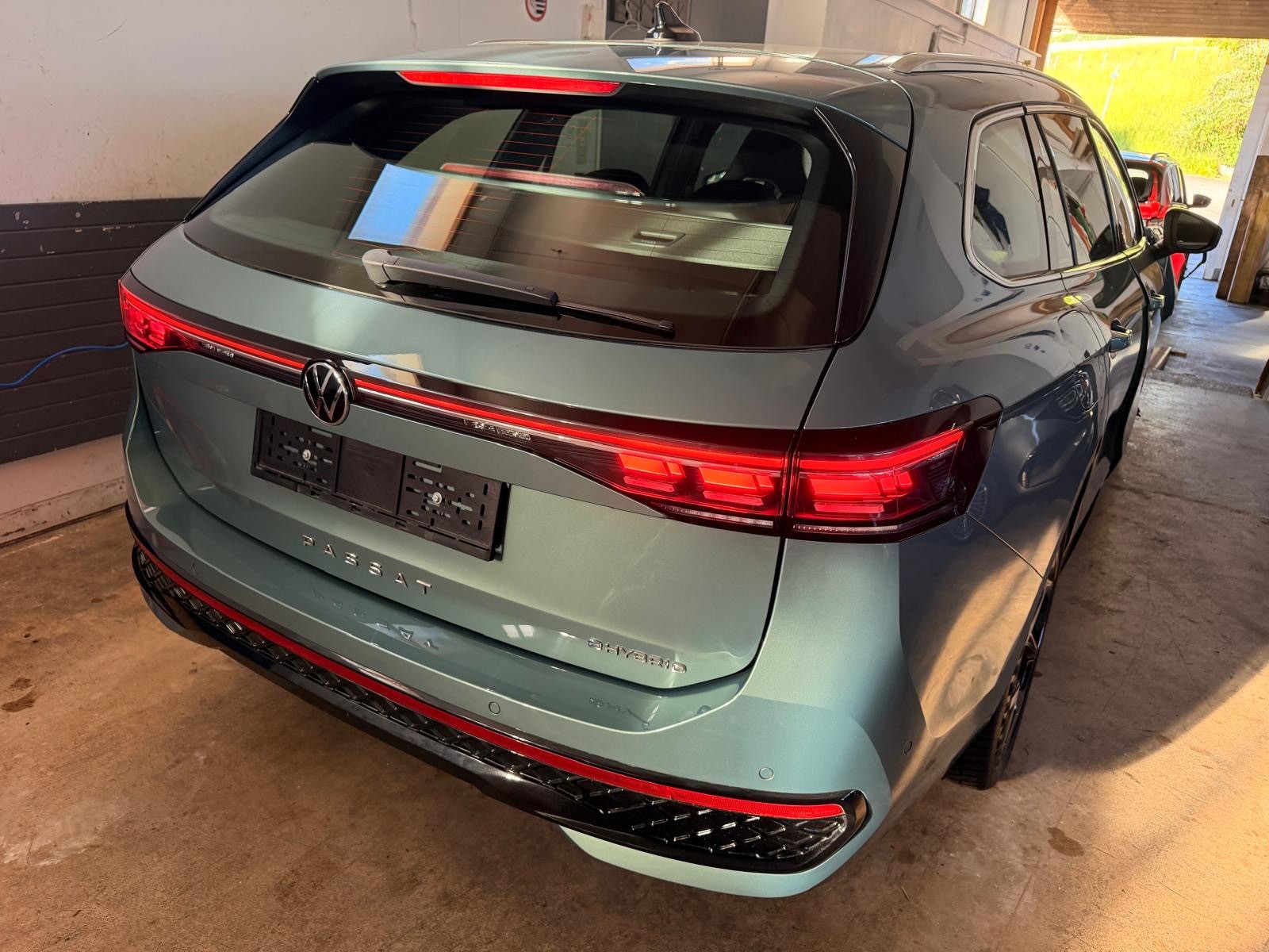 VW Passat Variant 1.5 TSI evo2 Plug-In- Hybrid R-Line DSG-image-3