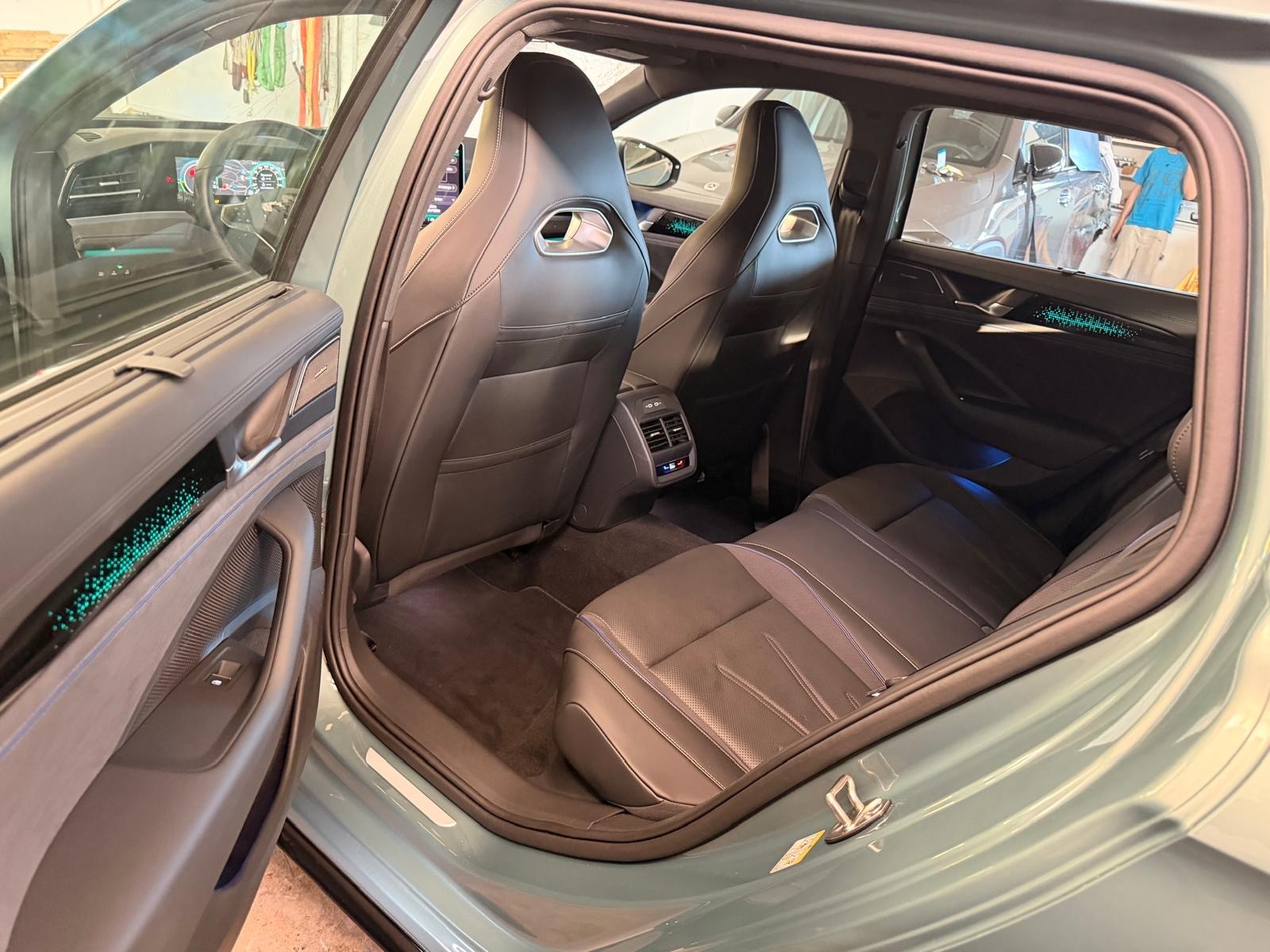 VW Passat Variant 1.5 TSI evo2 Plug-In- Hybrid R-Line DSG-image-10