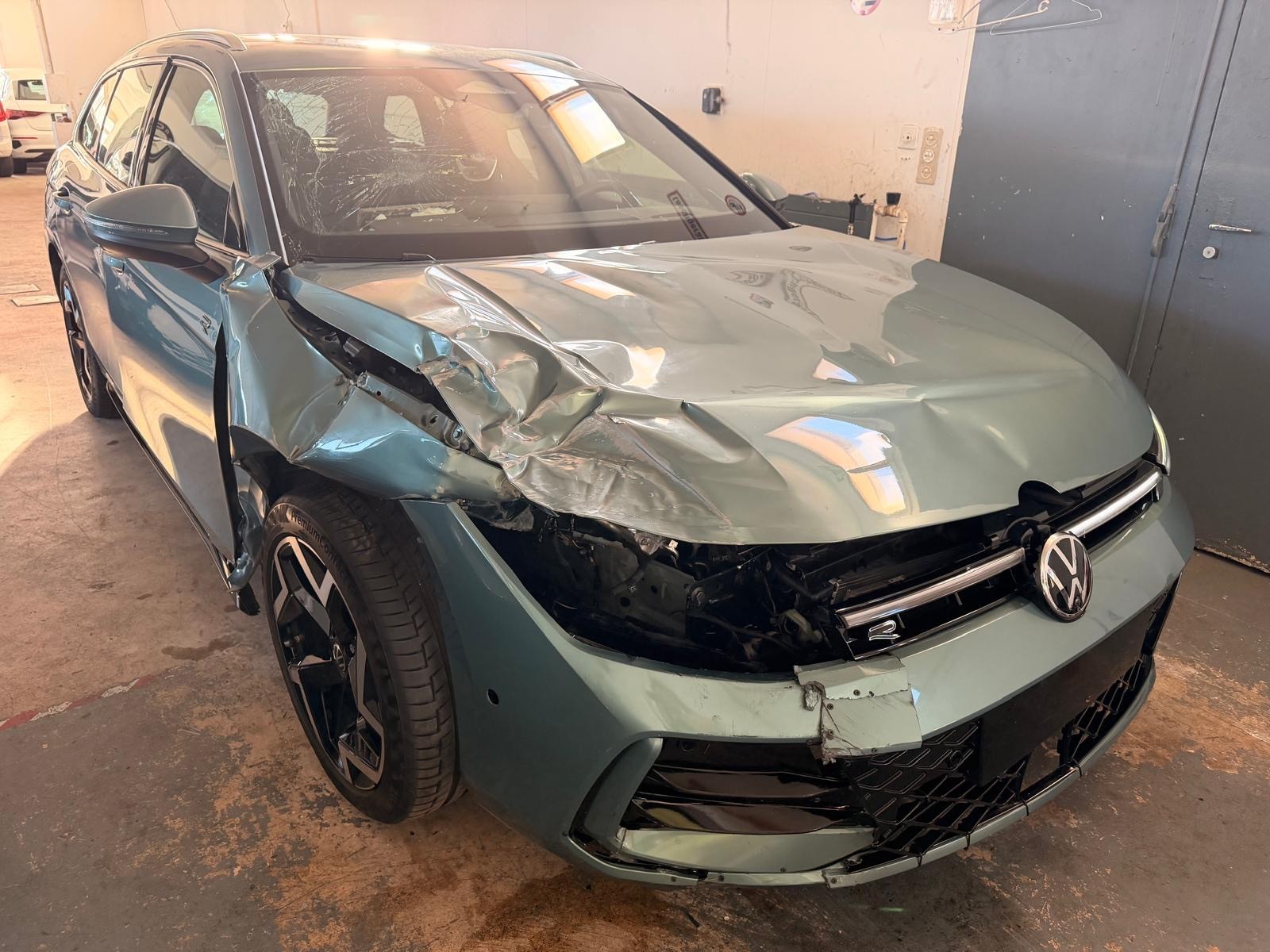 VW Passat Variant 1.5 TSI evo2 Plug-In- Hybrid R-Line DSG-image-5