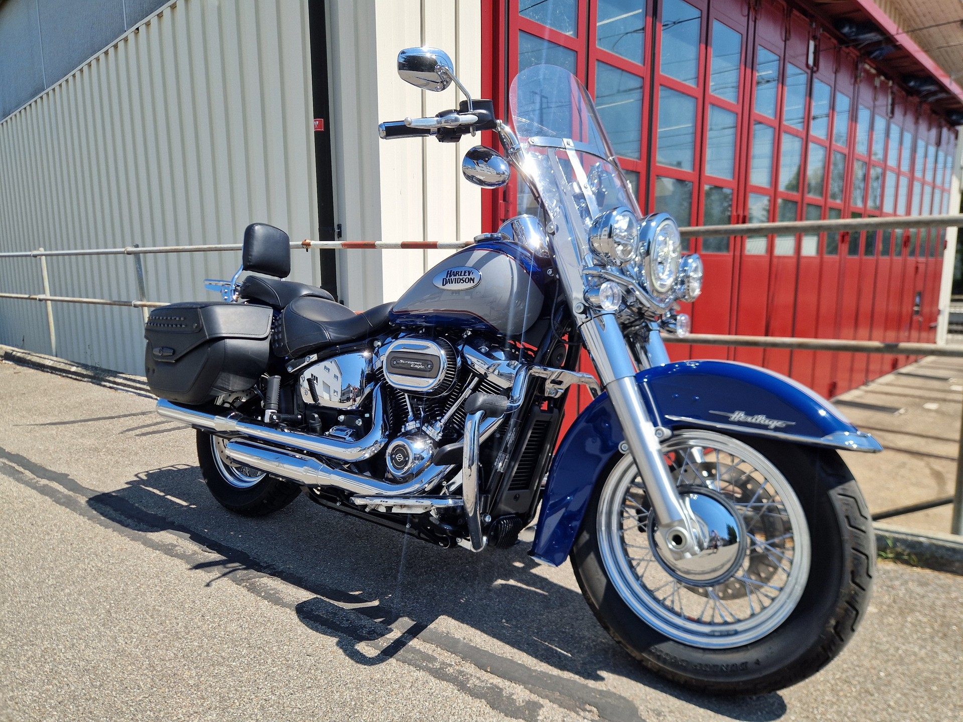 HARLEY-DAVIDSON FLHCS Heritage Classic 114-showroom-element-1