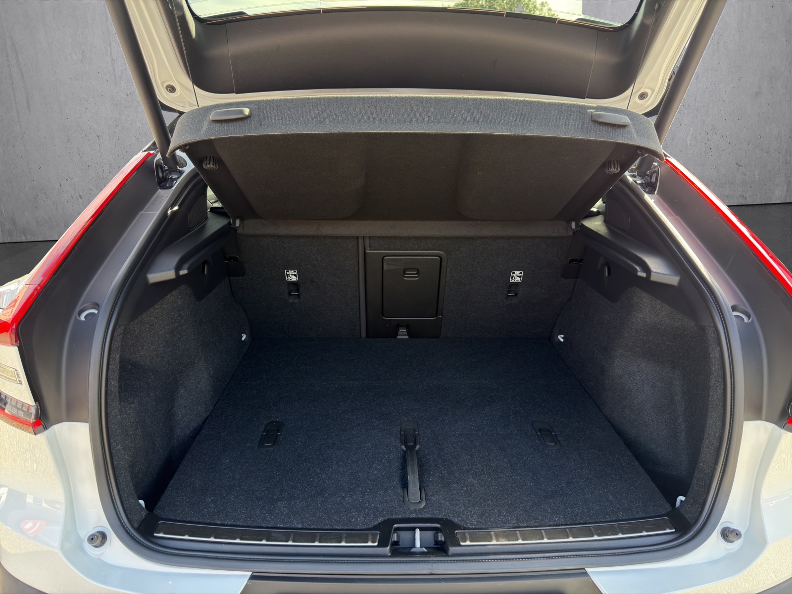 VOLVO C40 P8 Twin Recharge Ultimate AWD-image-15