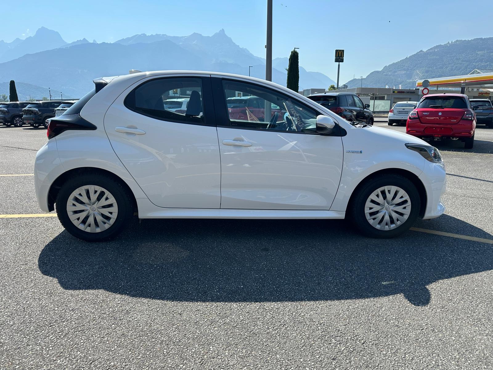 TOYOTA Yaris 1.5 Active e-CVT-image-5