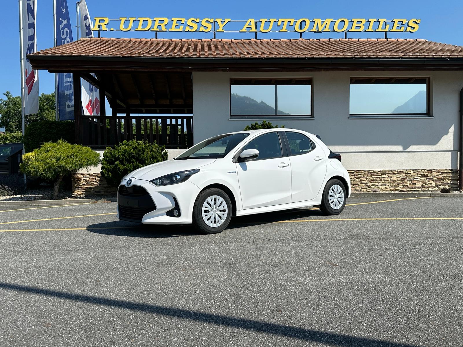 TOYOTA Yaris 1.5 Active e-CVT