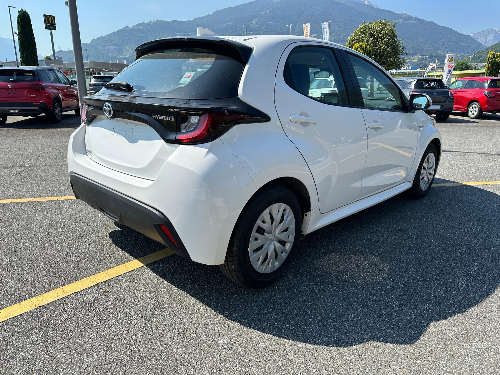 TOYOTA Yaris 1.5 Active e-CVT-image-4