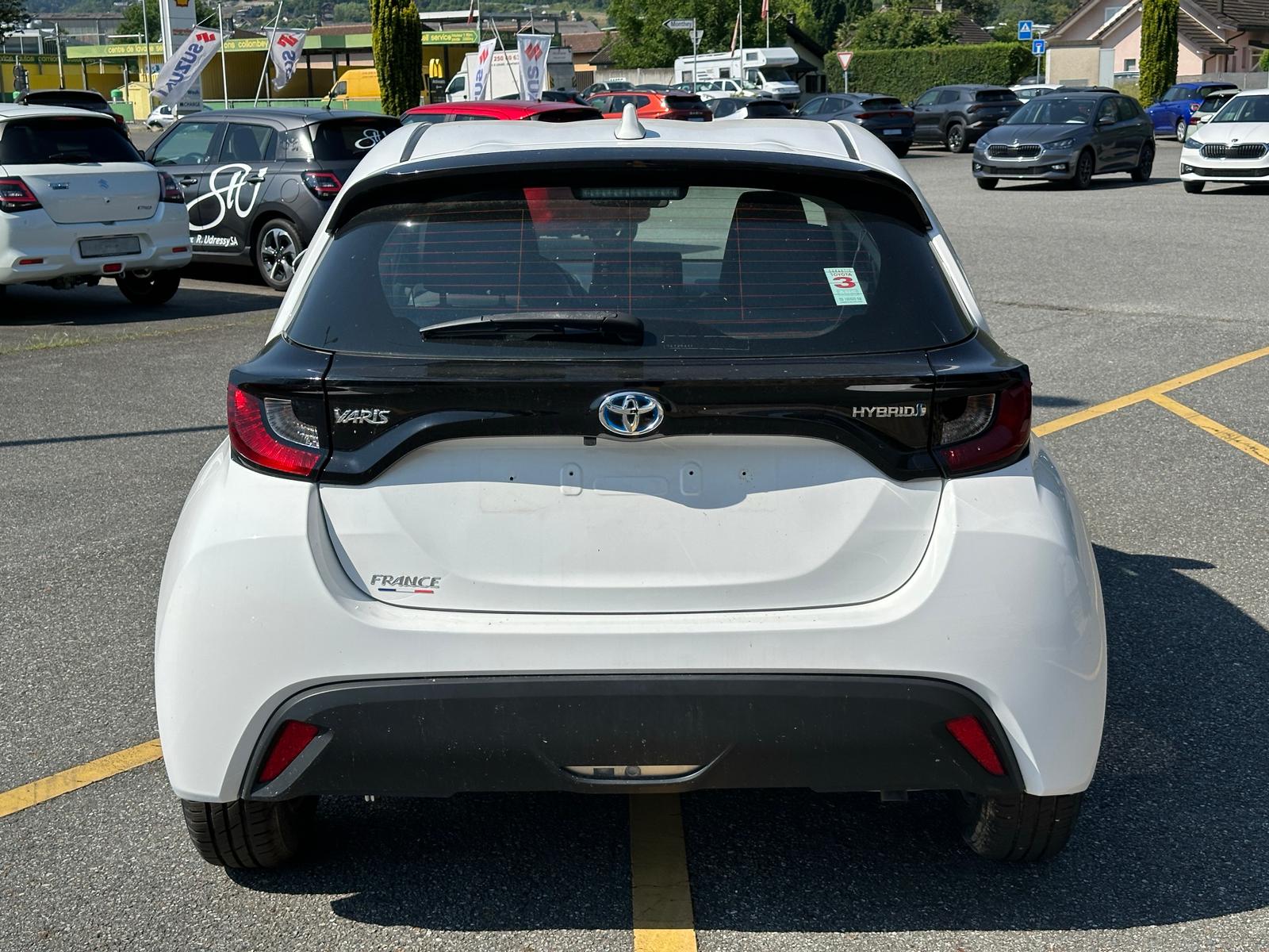 TOYOTA Yaris 1.5 Active e-CVT-image-3